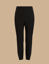 מכנסי קרפ סטרצ'ים בגזרת סלים פיט עם סגירה בצד בצבע שחור