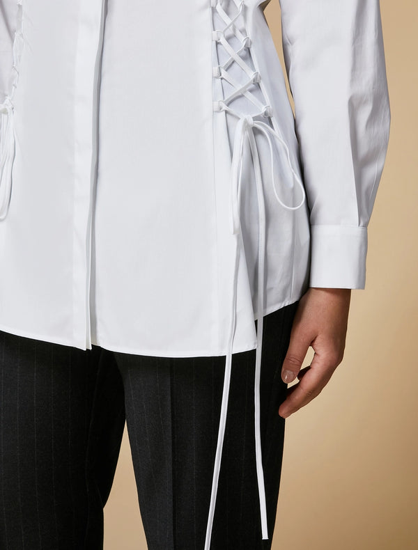 חולצת טוניקה 100% כותנה מחוייטת בצבע לבן אלמנט מחוך בצדדים