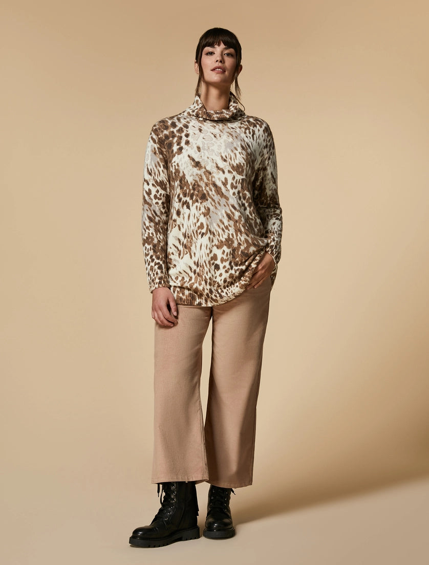 מכנסי קורדרוי רחבים מבד סטרץ'הרכב: 75% כותנה, 23% פוליאסטר, 2% אלסטןהדוגמנית בגובה 1.78 ולובשת מידה 46 איטלקית