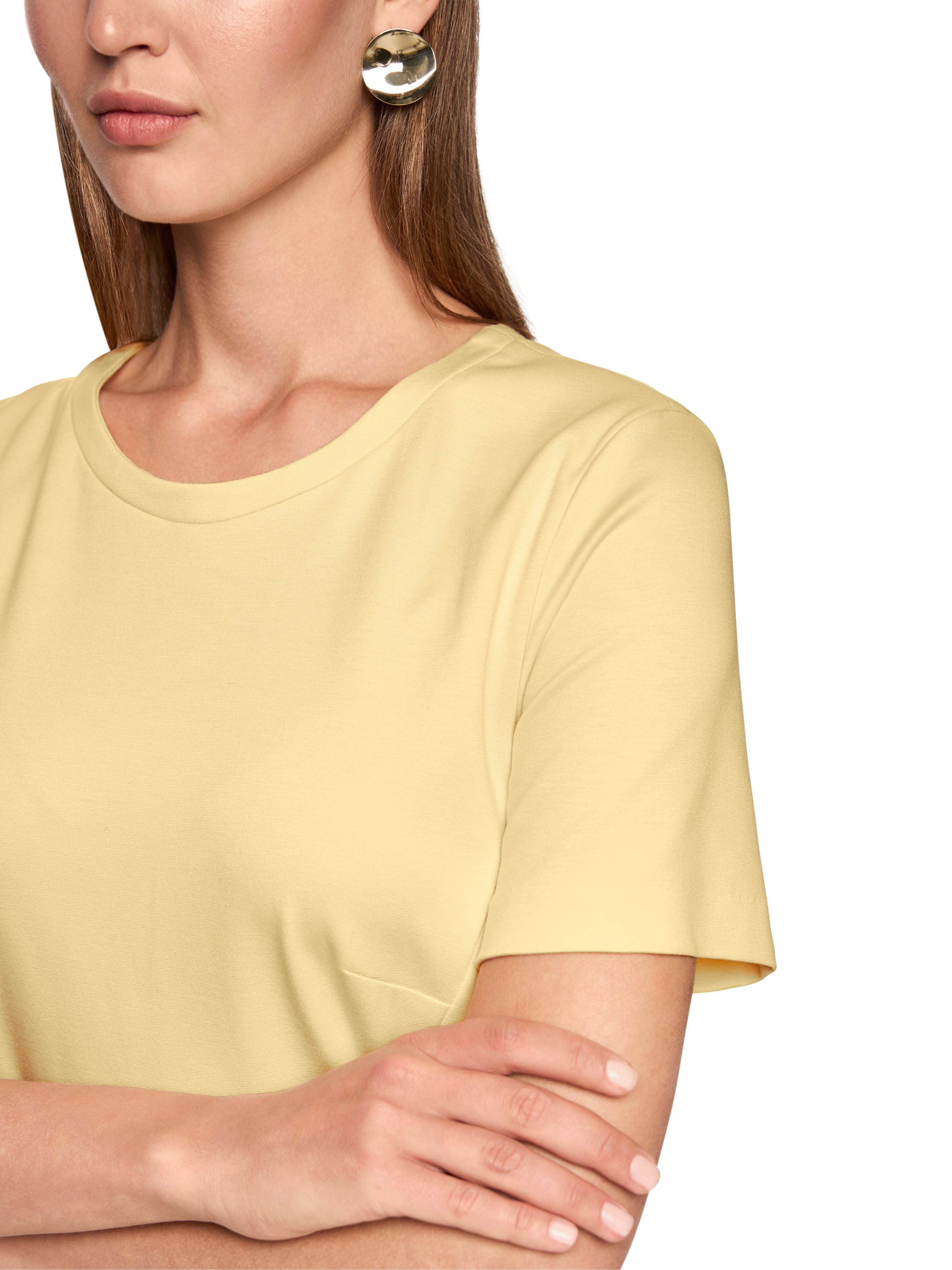 שמלה עשויה בד נמתח בעלת מותן צמוד, חצאית מתרחבת, וכיסים צדדיים הרכב: 69% ויסקוזה, 29% פוליאמיד, 2% אלסטןהדוגמנית בגובה 1.79 ולובשת מידה 3 של מארק קיין 