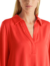 חולצה אלגנטית סטייל פולו בצבע קורל מראה נוזלי ללא כפתורים שרוול ארוך