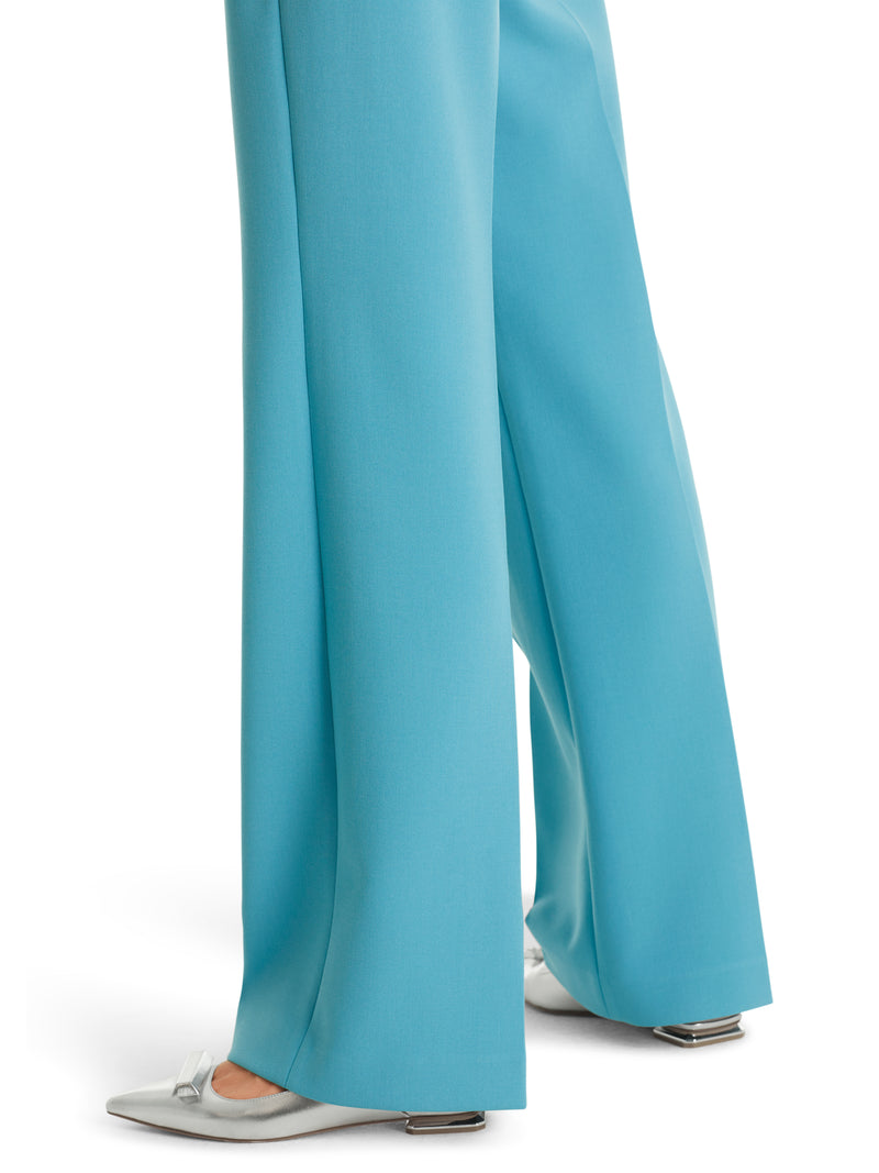 מכנסיים מחוייטים בצבע תכלת שילוב ויסקוזה דגם FAID רגל מעט פלייר