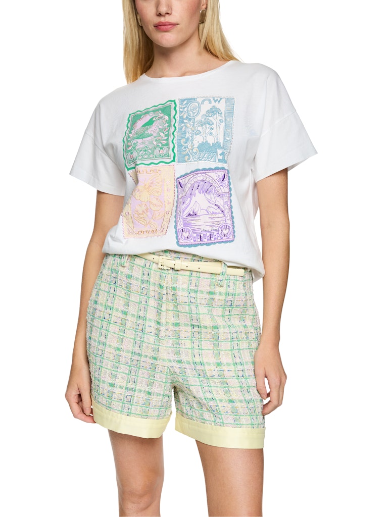 חולצת טישירט בגזרה רחבה, עשויה כותנה רכה ונעימה במיוחד. עם שרוולים קצרים, צווארון עגול, והדפס חזיתי צבעוני בשילוב רקמת פאייטים וחרוזים מנצנצים.הרכב: 100% כותנההדוגמנית בגובה 1.79 ולובשת מידה 3 של מארק קיין