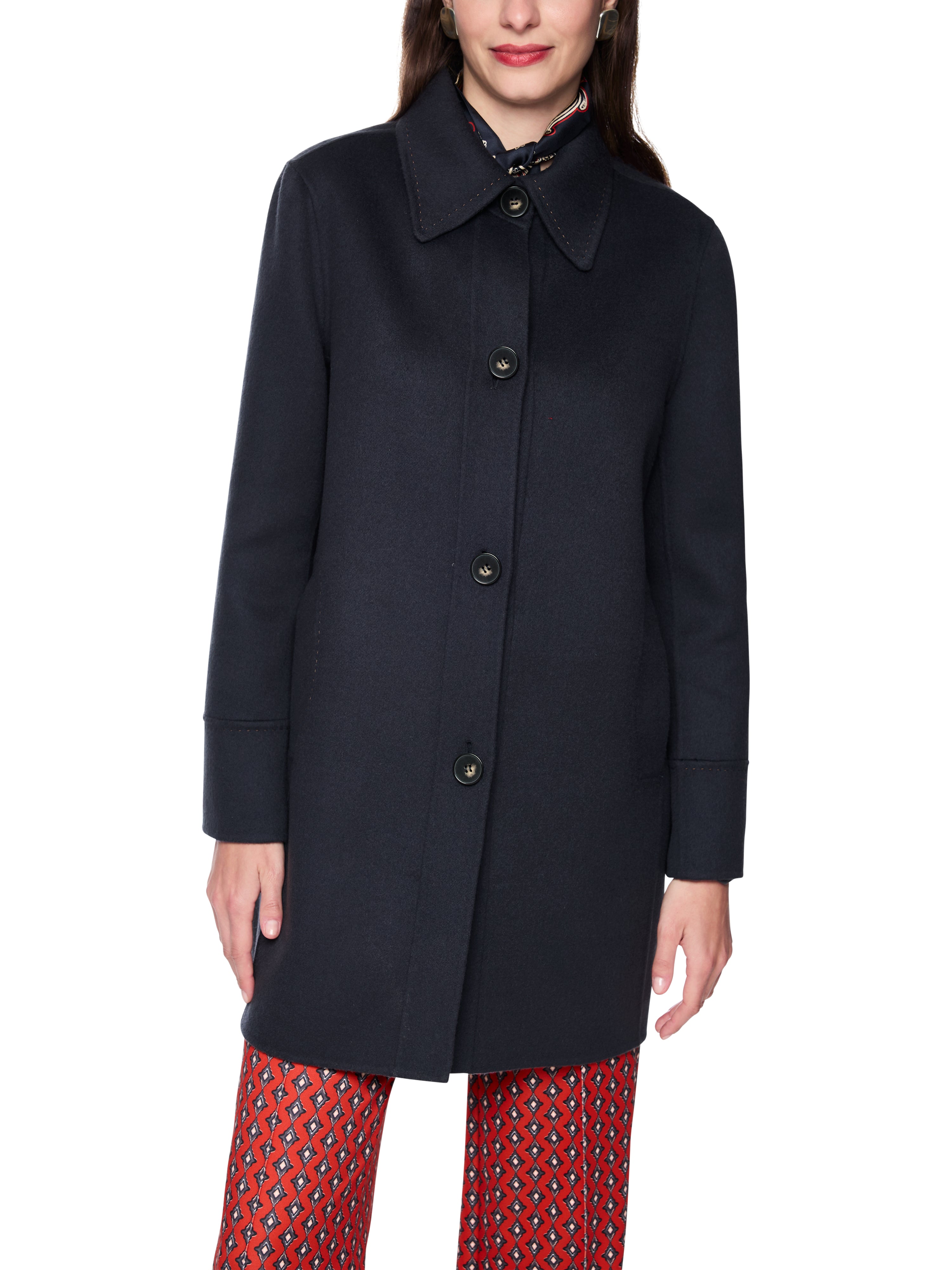 מעיל צמר עם תפרים דקורטיביים וכיסים צדדייםהרכב: 100% צמרהדוגמנית בגובה 1.79 ולובשת מידה 3 של מארק קיין 