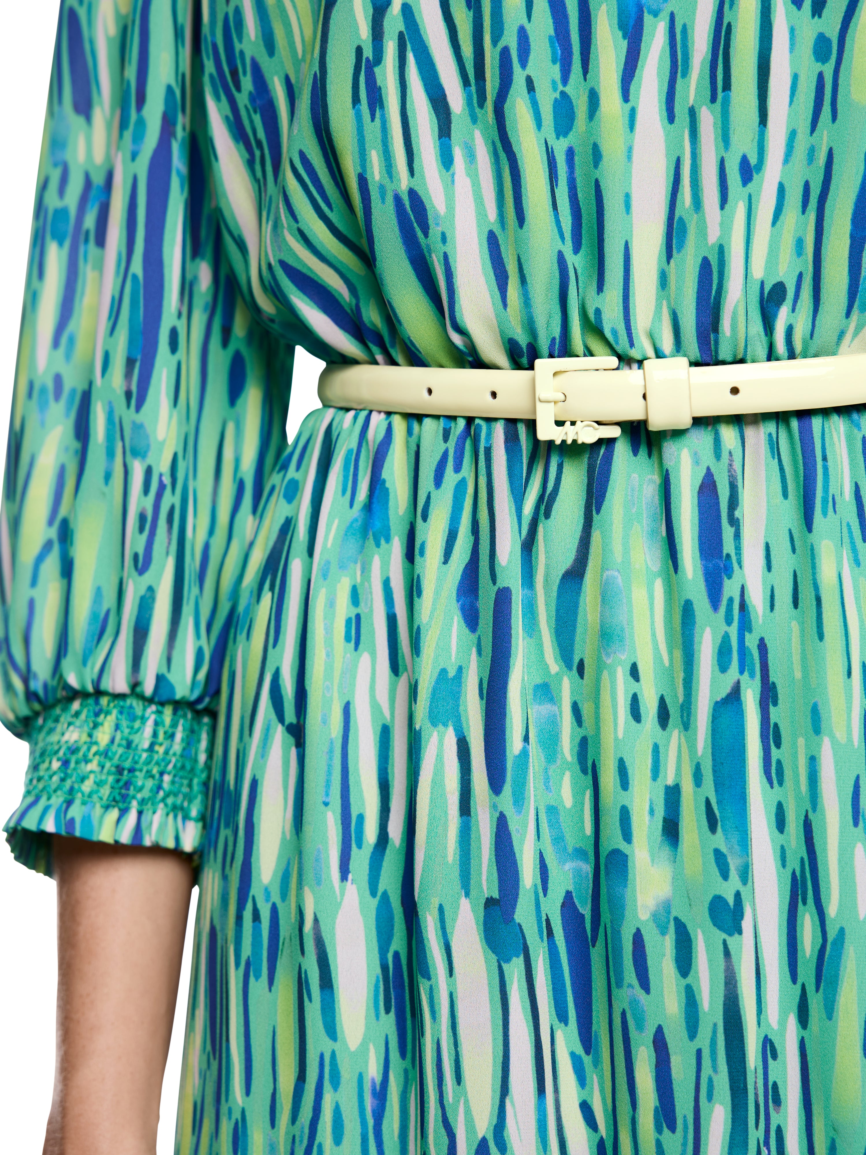 חגורת מותן עם אבזם מתכת מרובערוחב: 3.5 ס"מהרכב: 100% עור 