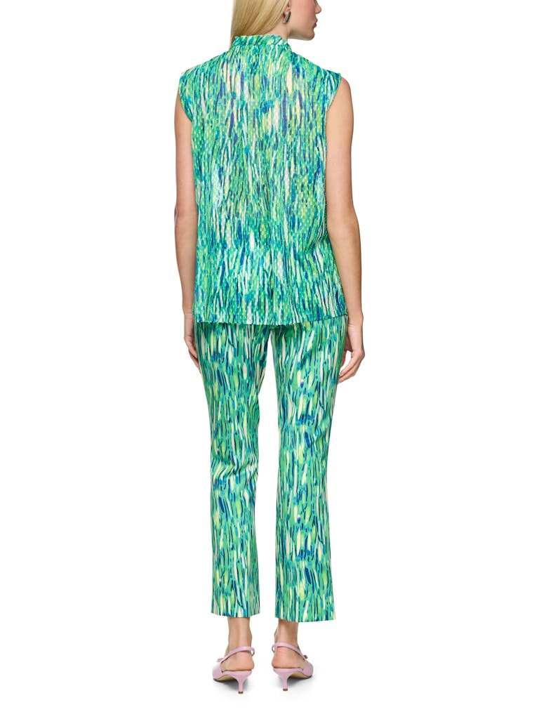 חולצה ללא שרוולים בגזרה רחבה, מבד קליל ואוורירי. עם צווארון קולר בגימור מסולסל, וסגירת כפתורים לכל האורך.הרכב: 100% פוליאסטרהדוגמנית בגובה 1.79 ולובשת מידה 3 של מארק קיין