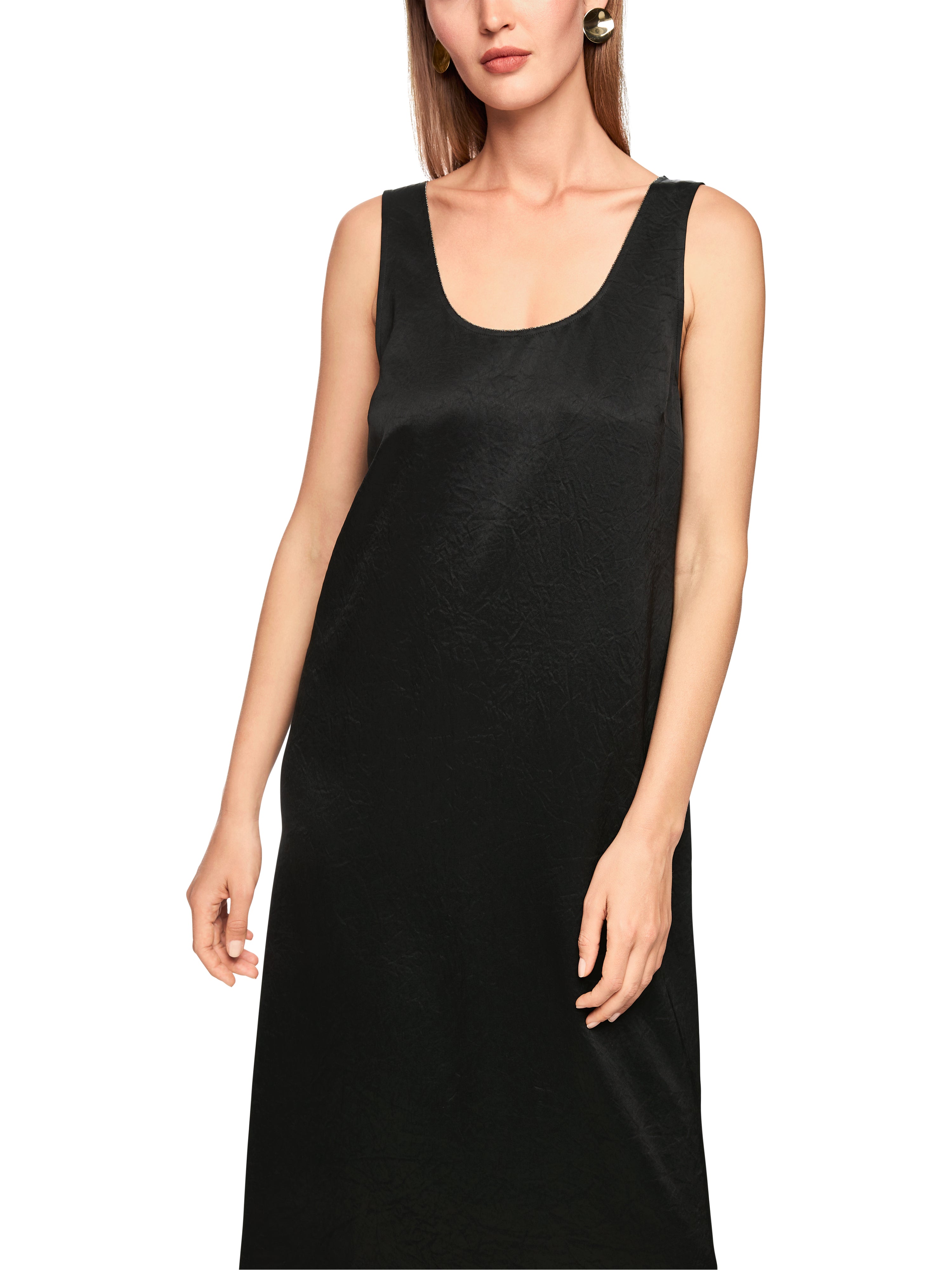 שמלת סאטן גזרת A באורך מידיהרכב: 82% אצטט, 18% פוליאסטרהדוגמנית בגובה 1.79 ולובשת מידה 3 של מארק קיין 