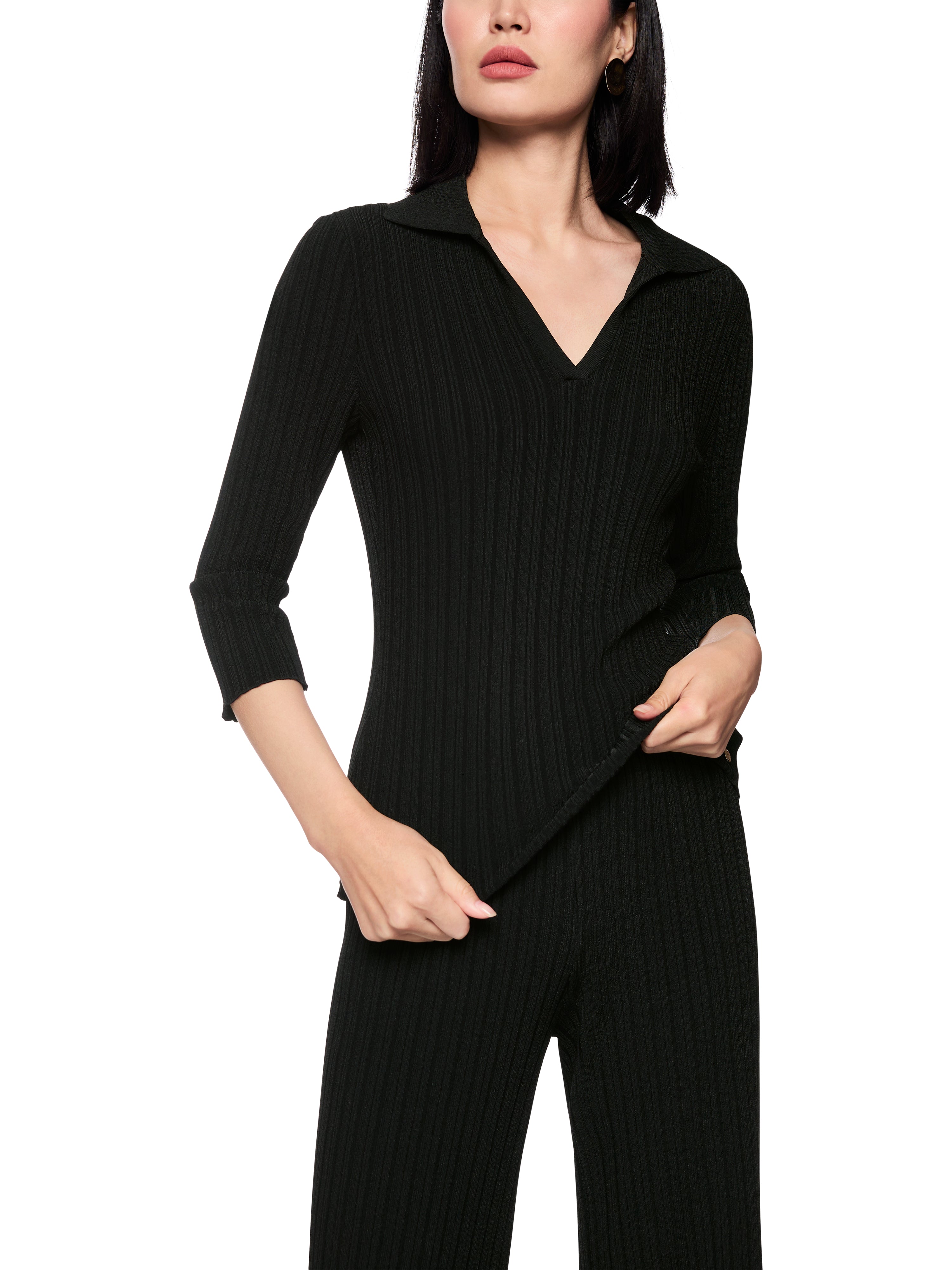 סריג דק בגזרה צמודה עם שרוולים באורך 3/4 וצווארון פולוהרכב: 88% ויסקוזה, 12% פוליאסטרהדוגמנית בגובה 1.79 ולובשת מידה 3 של מארק קיין 