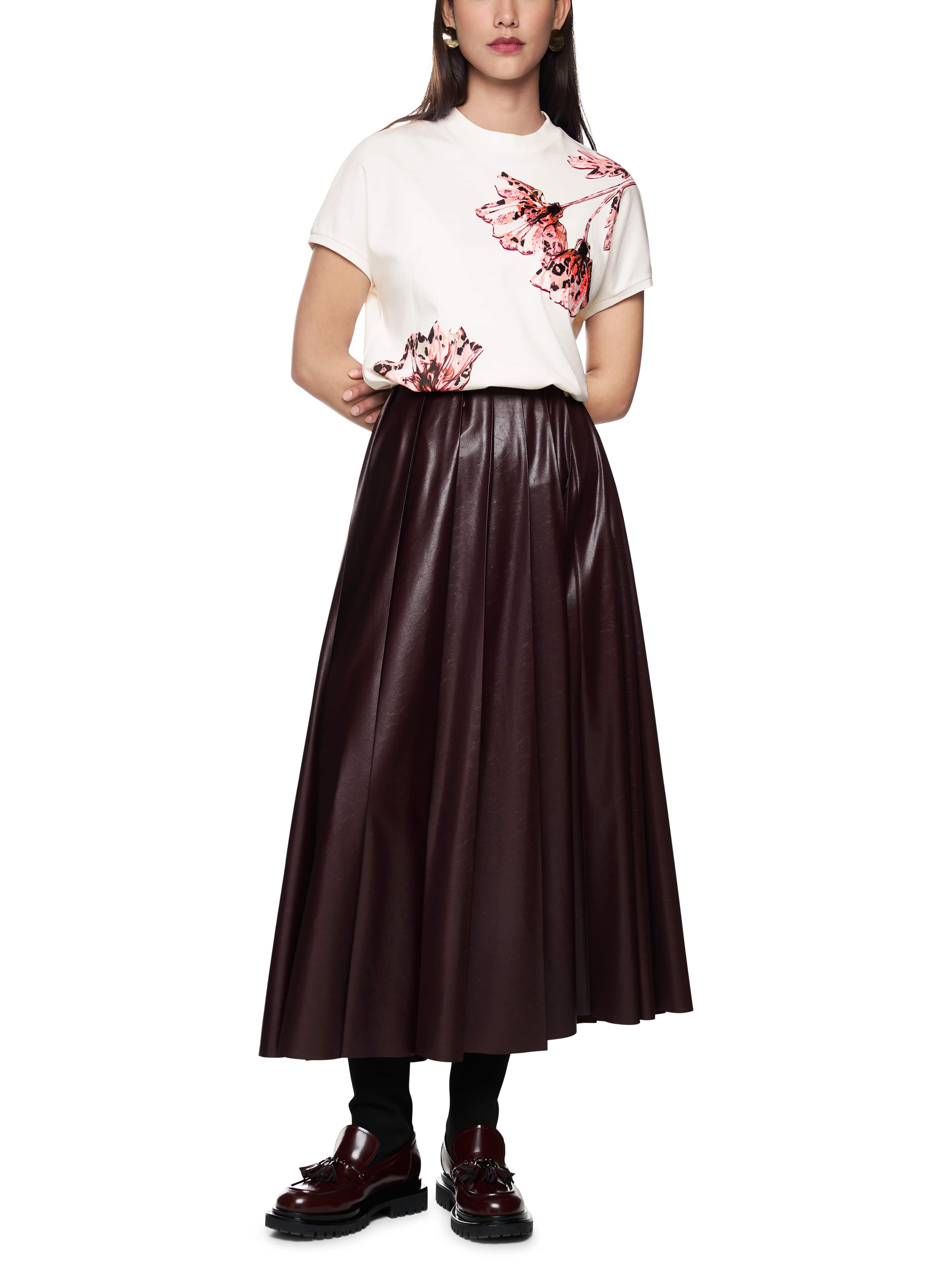 חולצת טי עשויה כותנה עם הדפסהרכב: 100% כותנההדוגמנית בגובה 1.79 ולובשת מידה 3 של מארק קיין