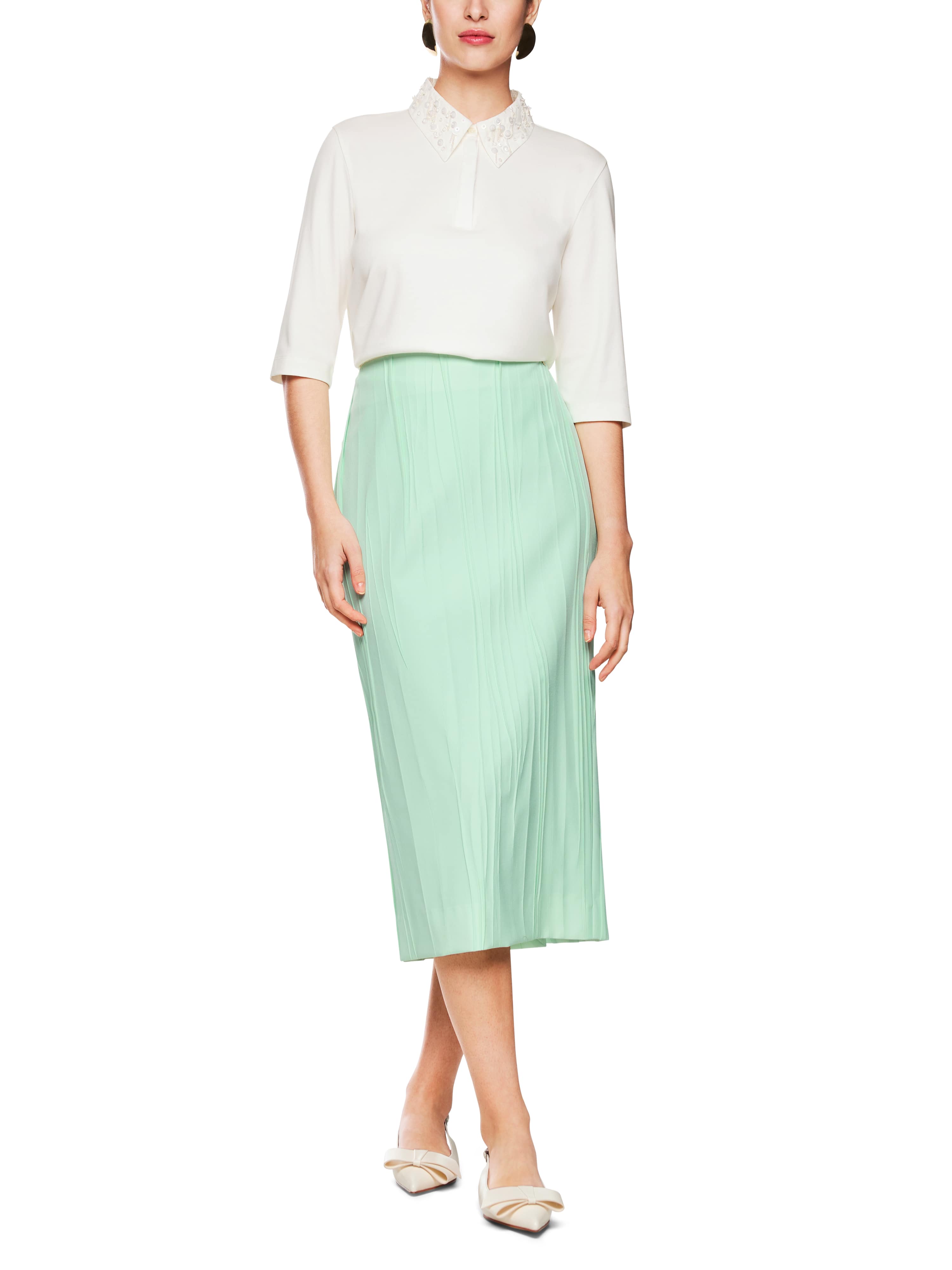 חולצת פולו בעיטור פנינים בצווארון עם שרוולים באורך 3/4הרכב: 100% כותנההדוגמנית בגובה 1.79 ולובשת מידה 3 של מארק קיין