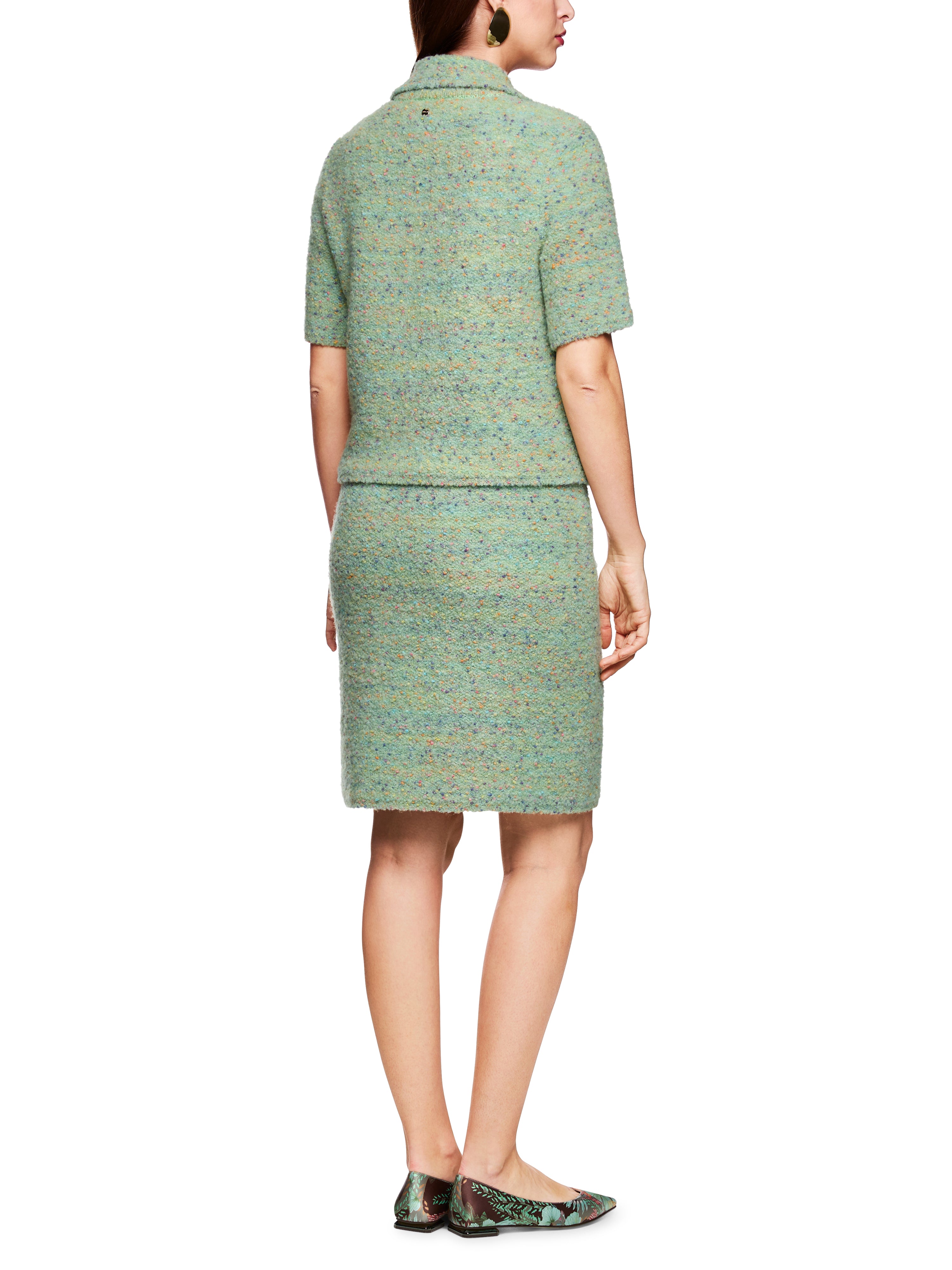 חצאית מידי סרוגה בגזרה צמודההרכב: 34% צמר, 26% אקריליק, 25% כותנה, 12% פוליאמיד, 2% אלפקה, 1% אלסטןהדוגמנית בגובה 1.79 ולובשת מידה 3 של מארק קיין