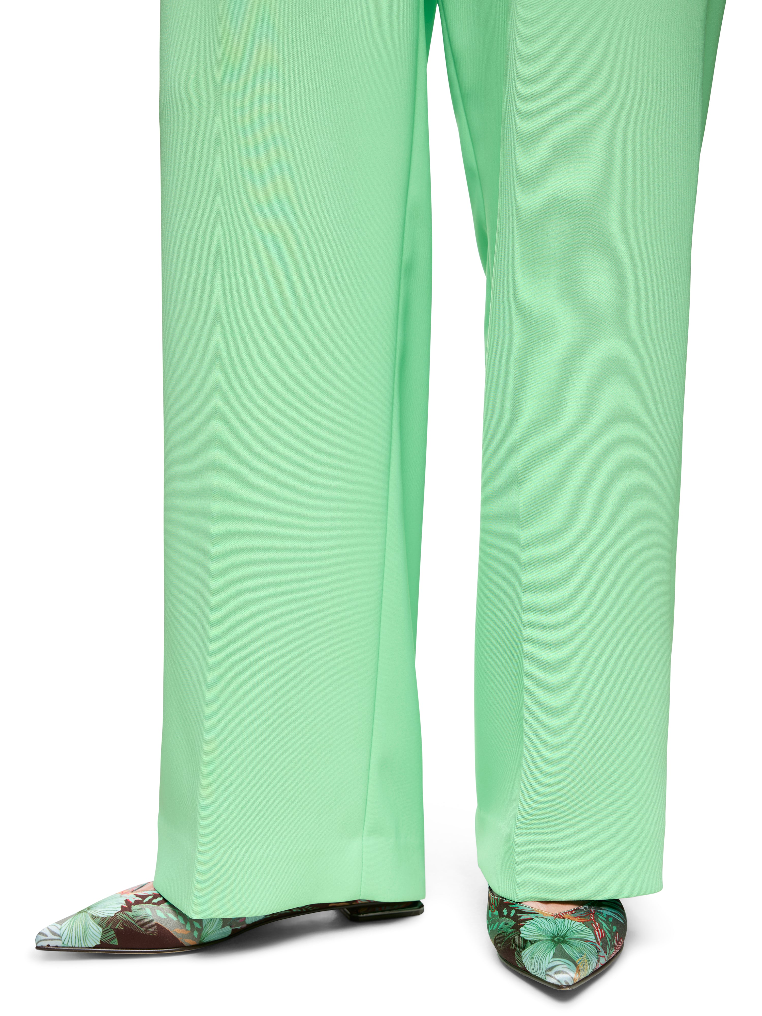 מכנסיים מחוייטים בגזרה גבוהההרכב: 97% פוליאסטר, 3% אלסטןהדוגמנית בגובה 1.79 ולובשת מידה 3 של מארק קיין