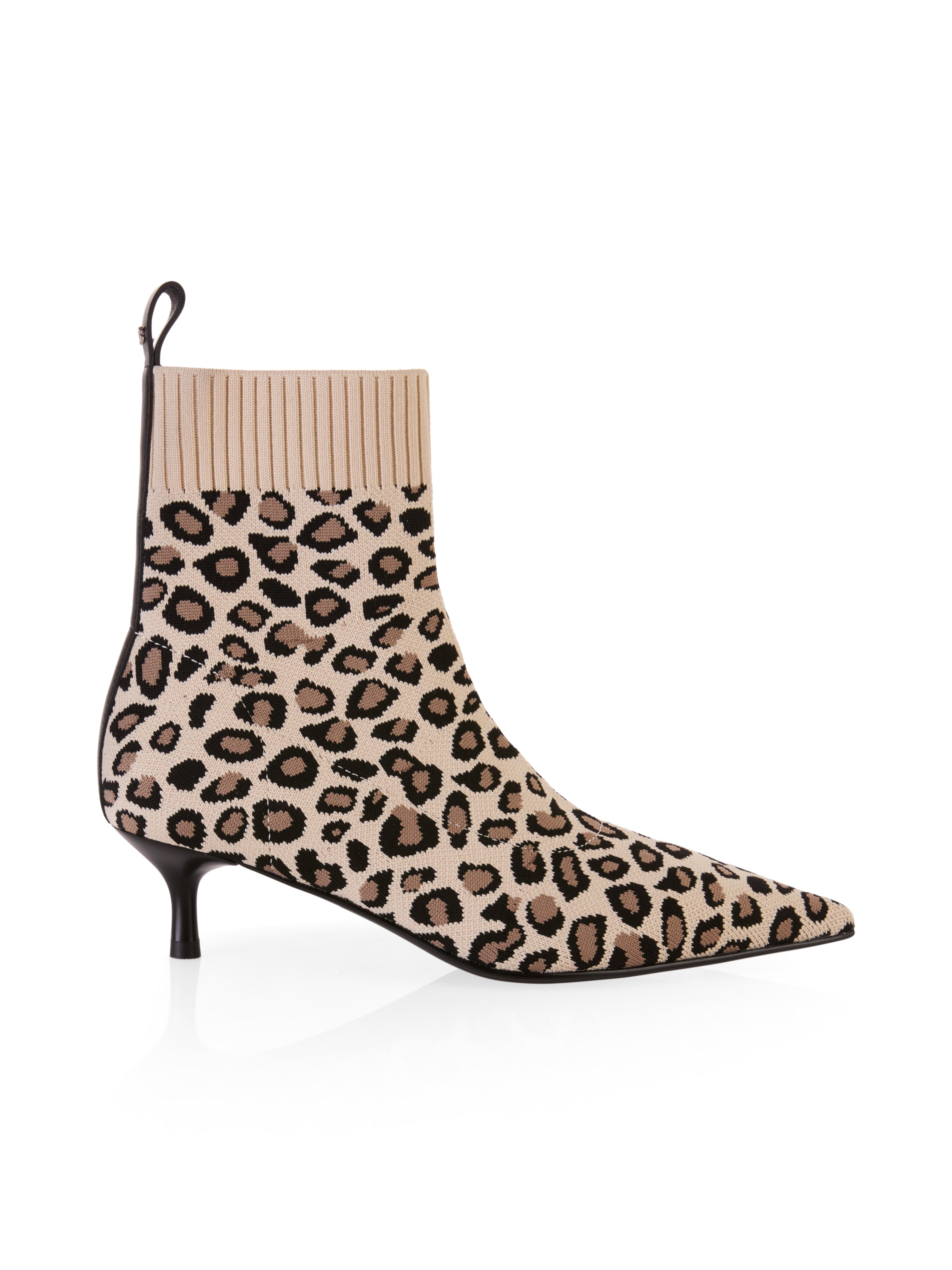 מגפוני קרסול מבד סרוג עם סיומת מחודדת.הרכב: 80% פוליסאטר, 20% עורגובה עקב: 50 מ"מ