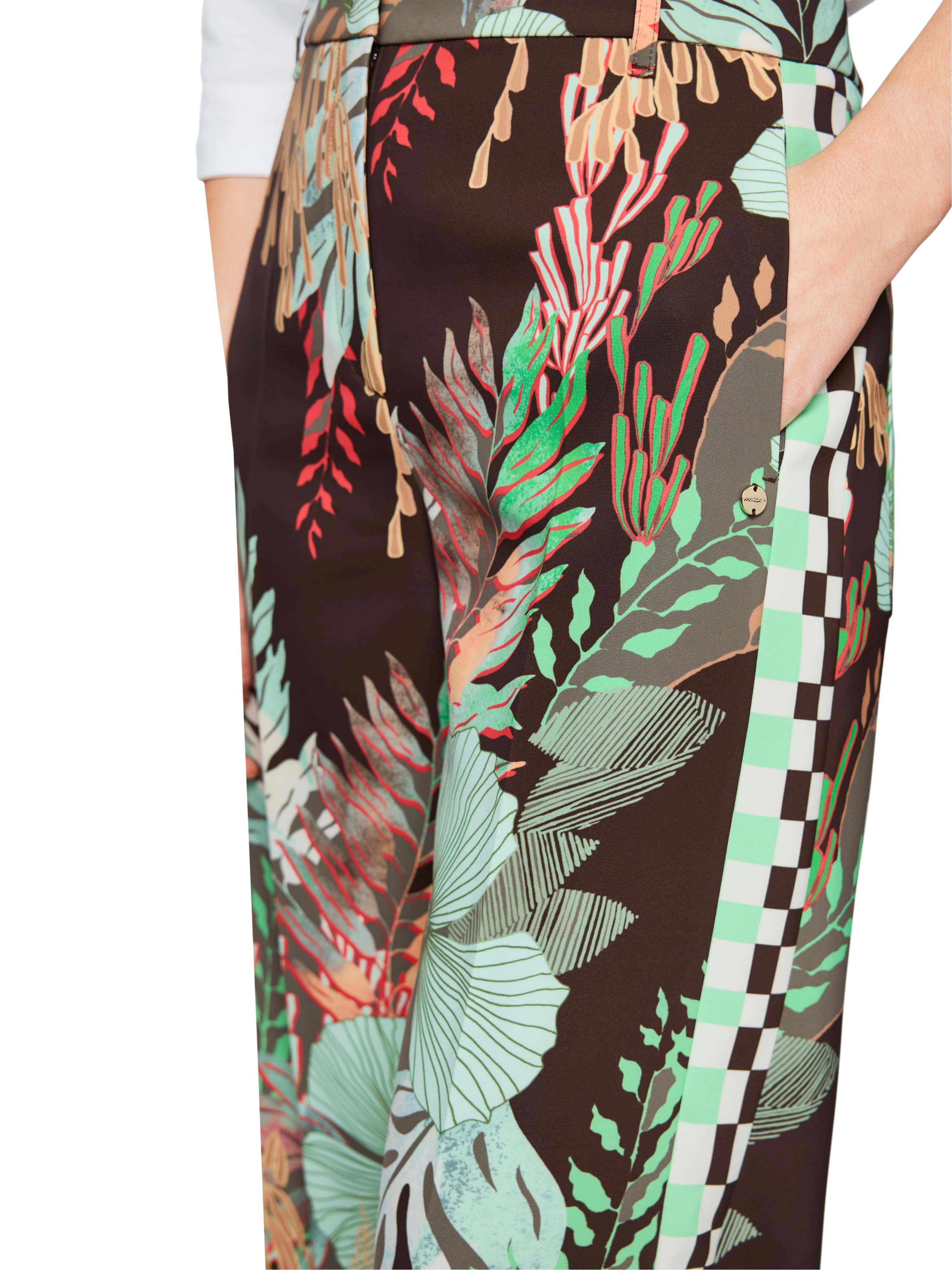 מכנסיים מתרחבים בגזרה גבוהה עם הדפס פרחוניהרכב: 97% פוליאסטר, 3% אלסטןהדוגמנית בגובה 1.79 ולובשת מידה 3 של מארק קיין