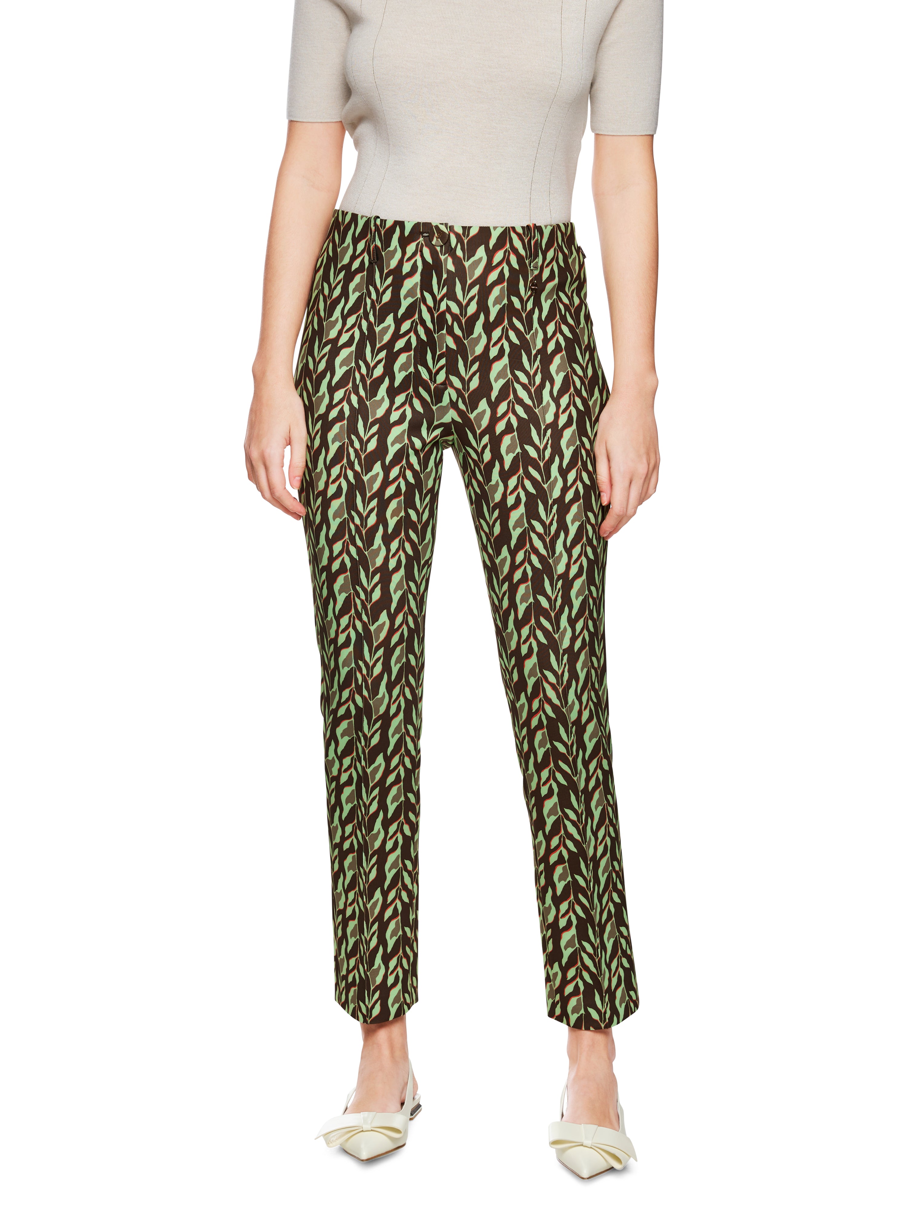 מכנסיים מחוייטים מבד סקובה בגזרה גבוהה וצמודה באורך 7/8הרכב: 87% פוליאסטר, 13% אלסטןהדוגמנית בגובה 1.79 ולובשת מידה 3 של מארק קיין