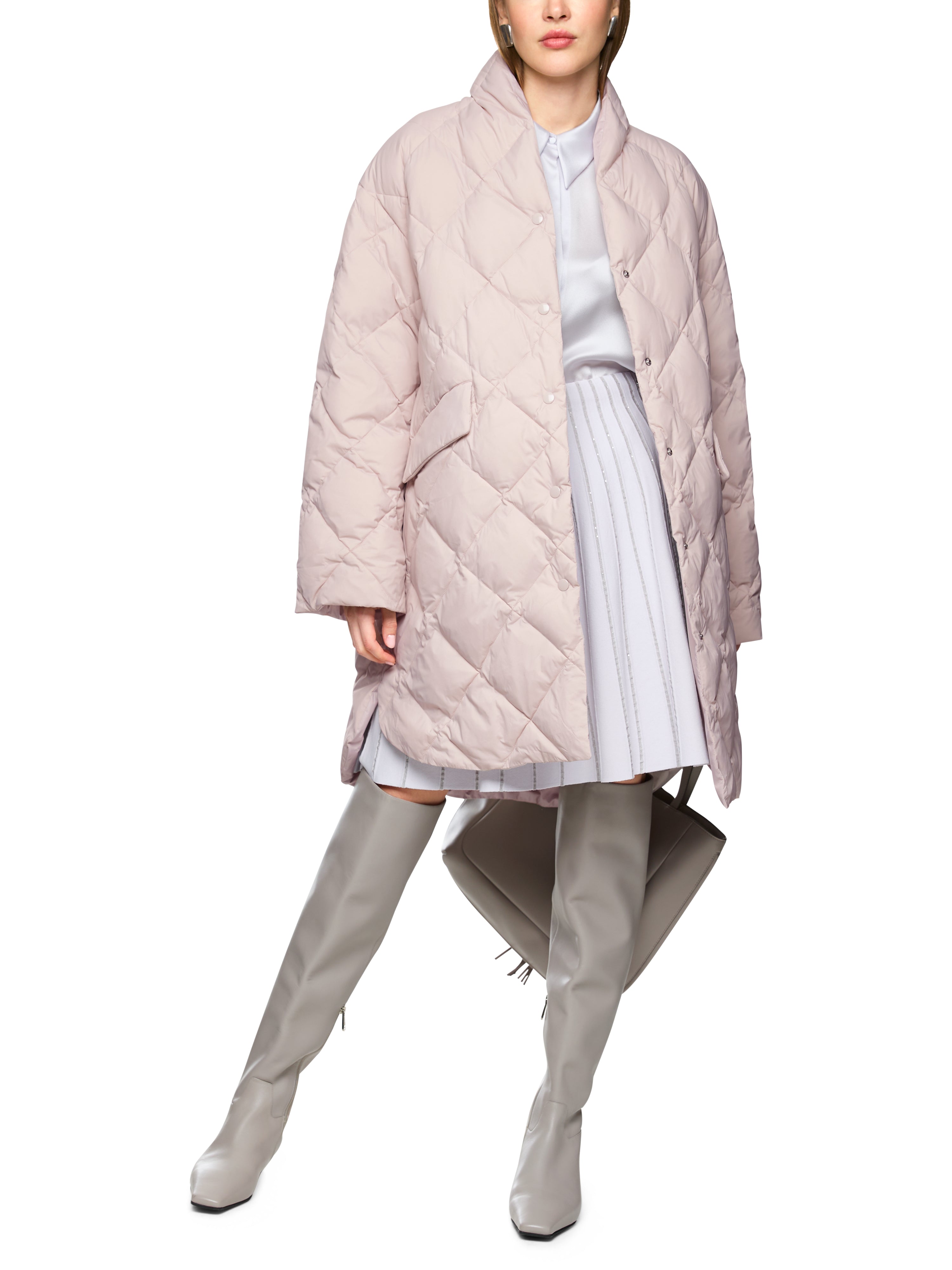 מעיל פוך מרופד הפיך בגזרה רחבה עם כיסים צדדייםהרכב: 100% פוליאמידהדוגמנית בגובה 1.79 ולובשת מידה 3 של מארק קיין