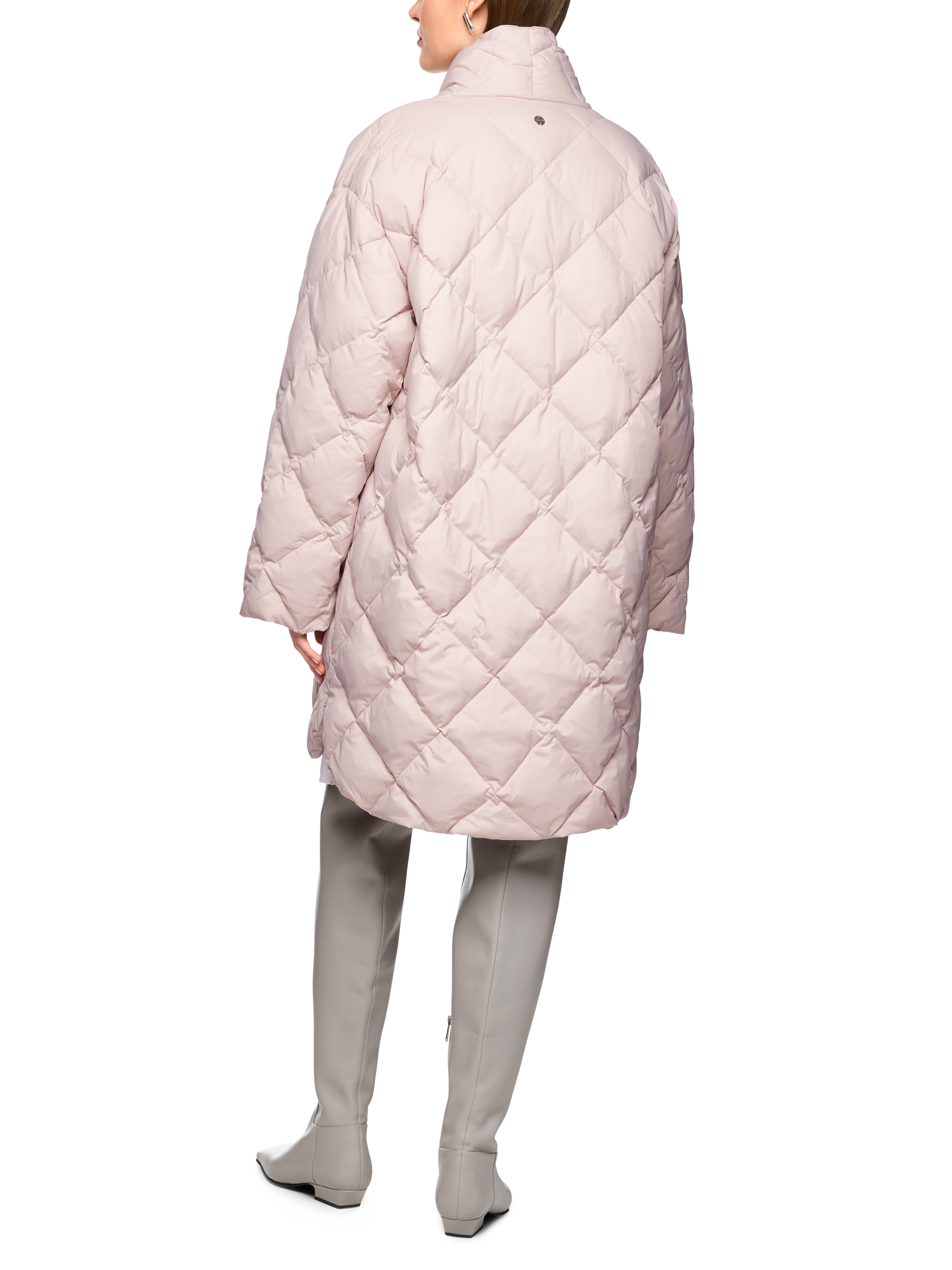 מעיל פוך מרופד הפיך בגזרה רחבה עם כיסים צדדייםהרכב: 100% פוליאמידהדוגמנית בגובה 1.79 ולובשת מידה 3 של מארק קיין