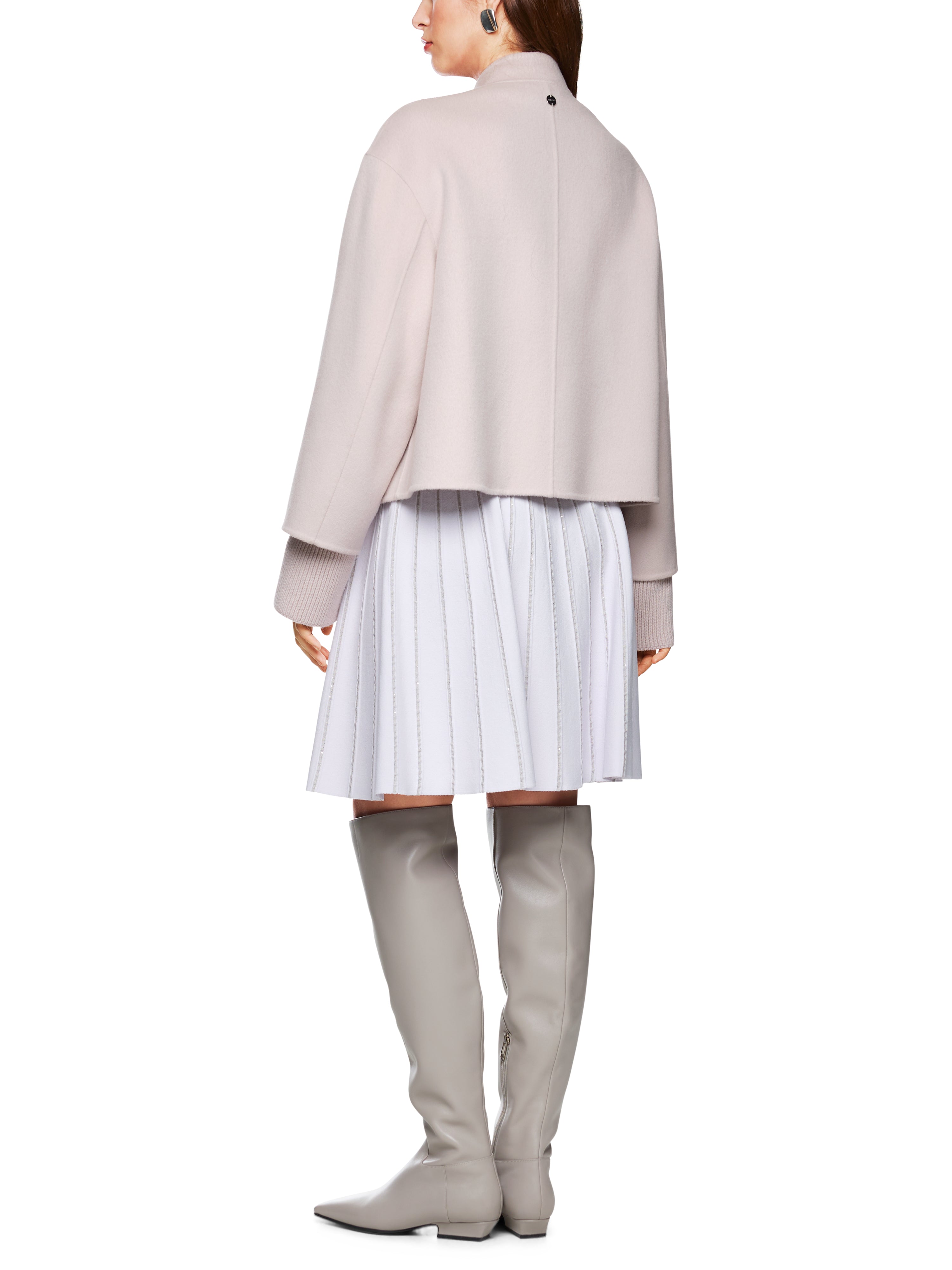 ז'קט צמר קז'ואל בגזרה נינוחה עם כיסים צדדייםהרכב: 100% צמרהדוגמנית בגובה 1.79 ולובשת מידה 3 של מארק קיין