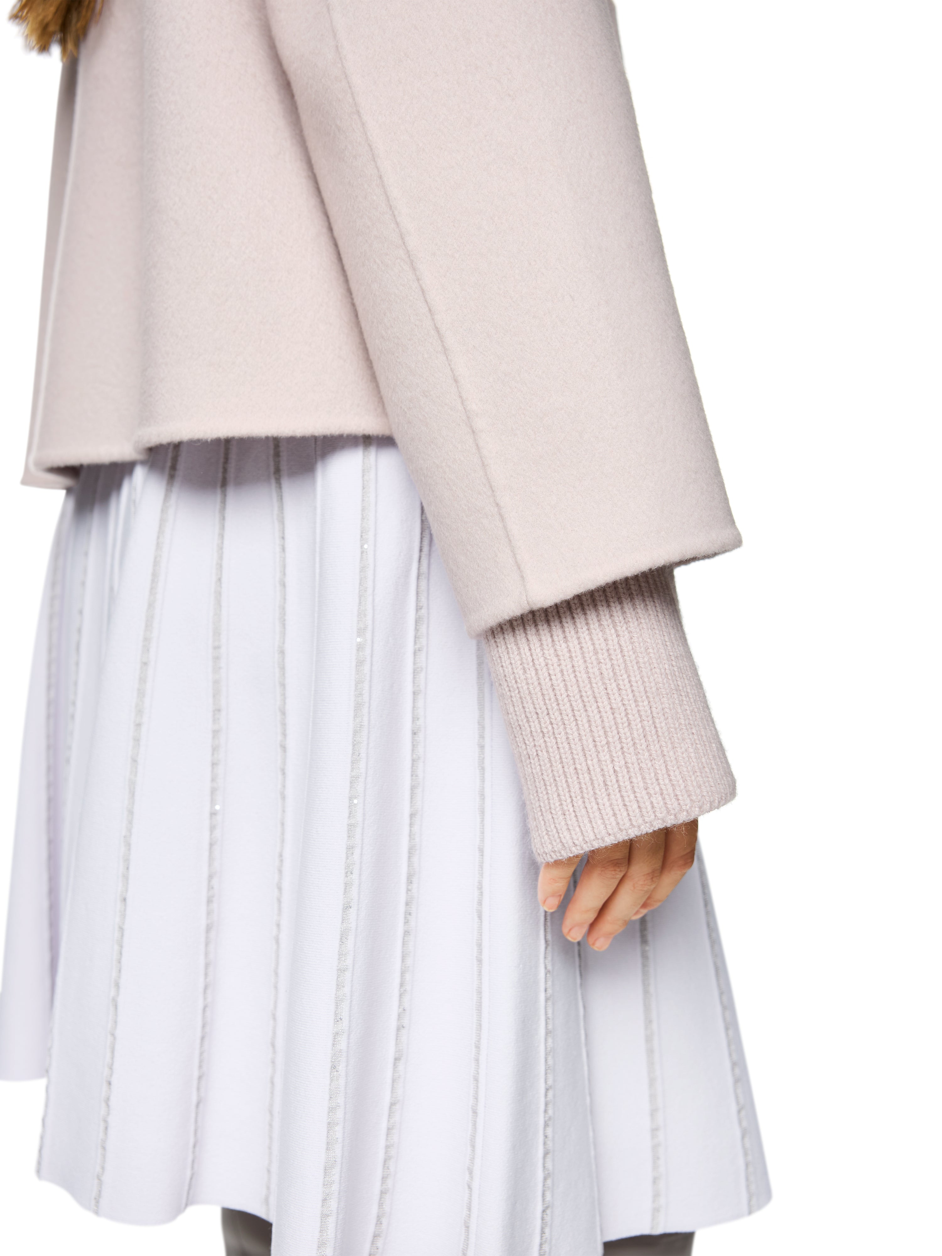 ז'קט צמר קז'ואל בגזרה נינוחה עם כיסים צדדייםהרכב: 100% צמרהדוגמנית בגובה 1.79 ולובשת מידה 3 של מארק קיין