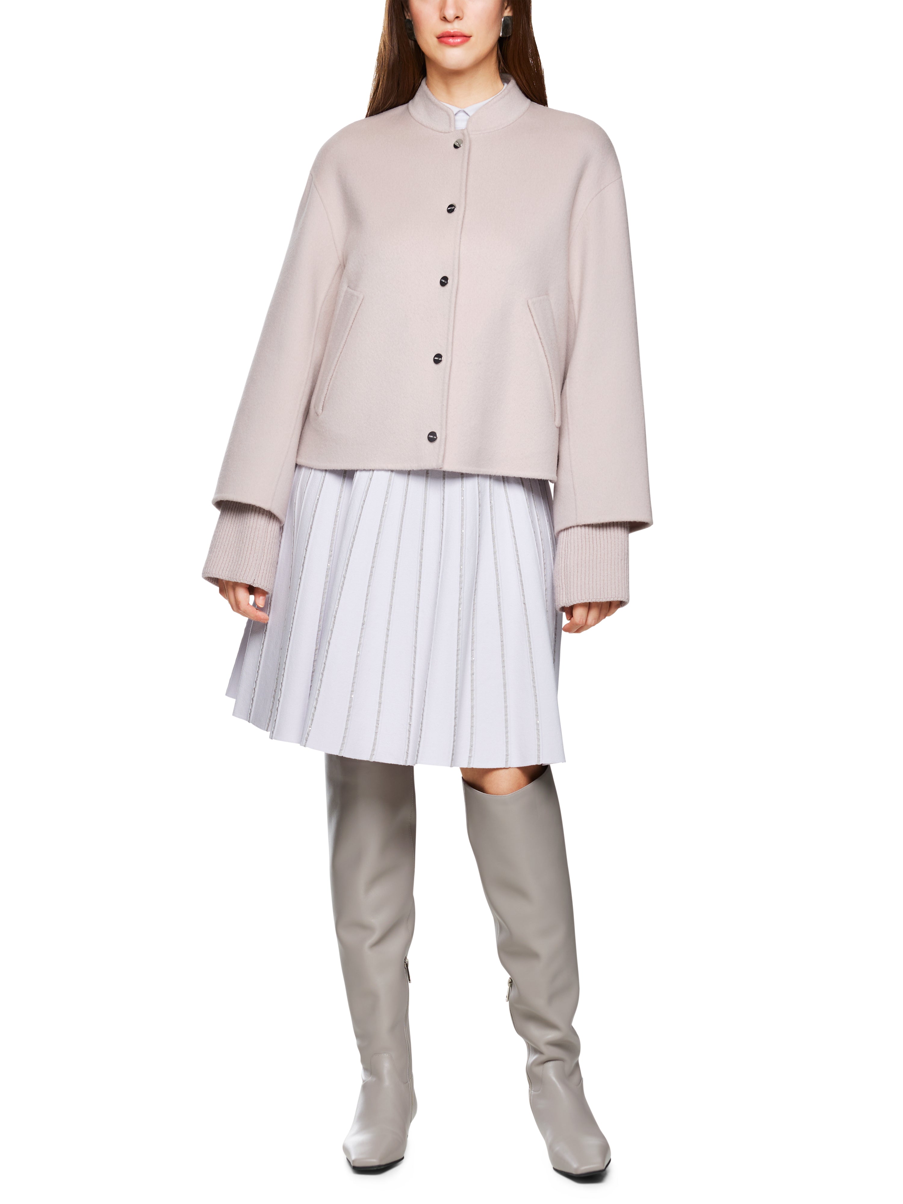 ז'קט צמר קז'ואל בגזרה נינוחה עם כיסים צדדייםהרכב: 100% צמרהדוגמנית בגובה 1.79 ולובשת מידה 3 של מארק קיין