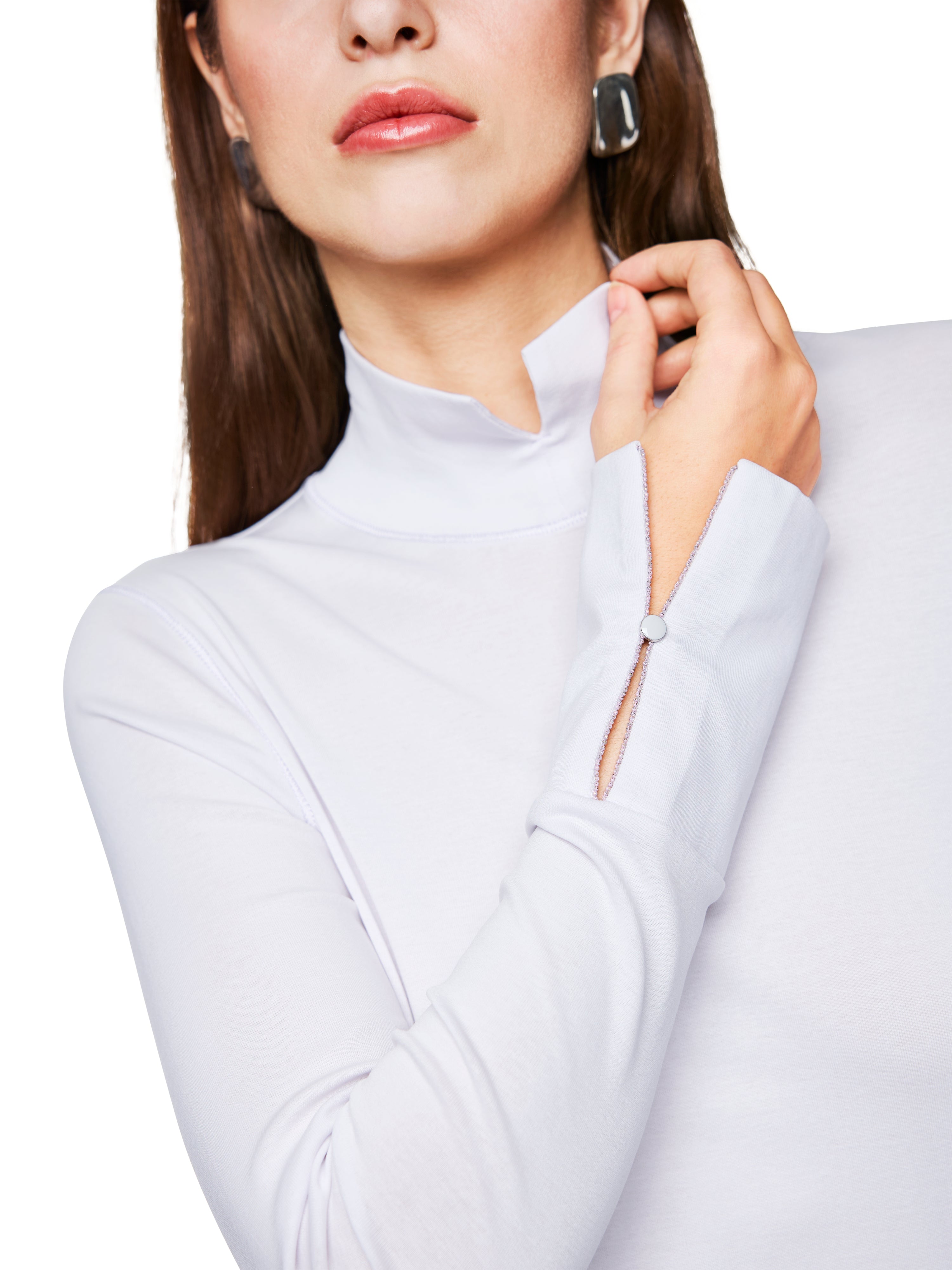 חולצת גולף בגזרה צמודה עם שרוולים ארוכיםהרכב: 95% כותנה, 5% אלסטןהדוגמנית בגובה 1.79 ולובשת מידה 3 של מארק קיין