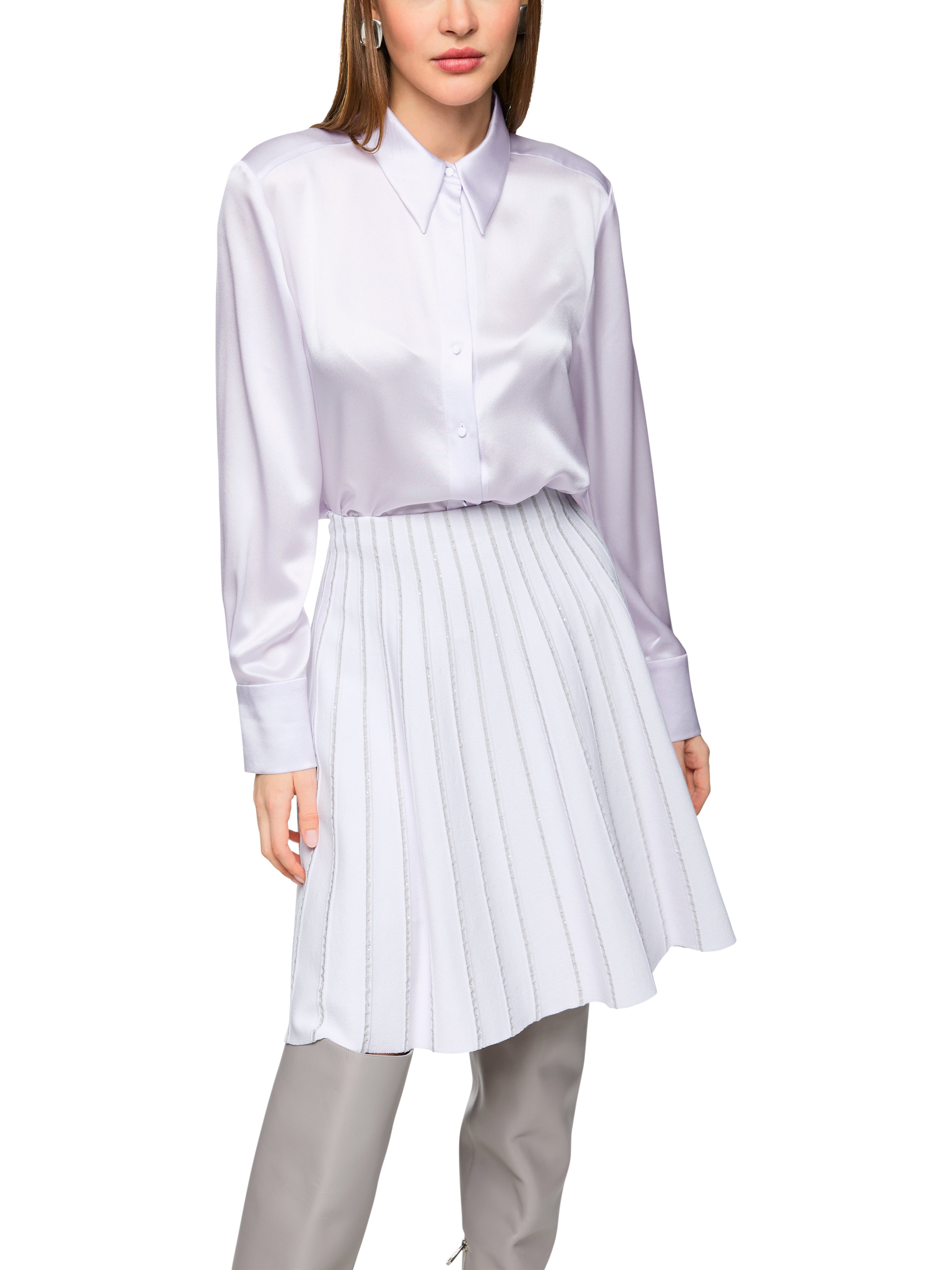 חולצה קלאסית עשויה משי בעלת גזרה ישרה וצווארון מוחדדהרכב: 100% משיהדוגמנית בגובה 1.79 ולובשת מידה 3 של מארק קיין