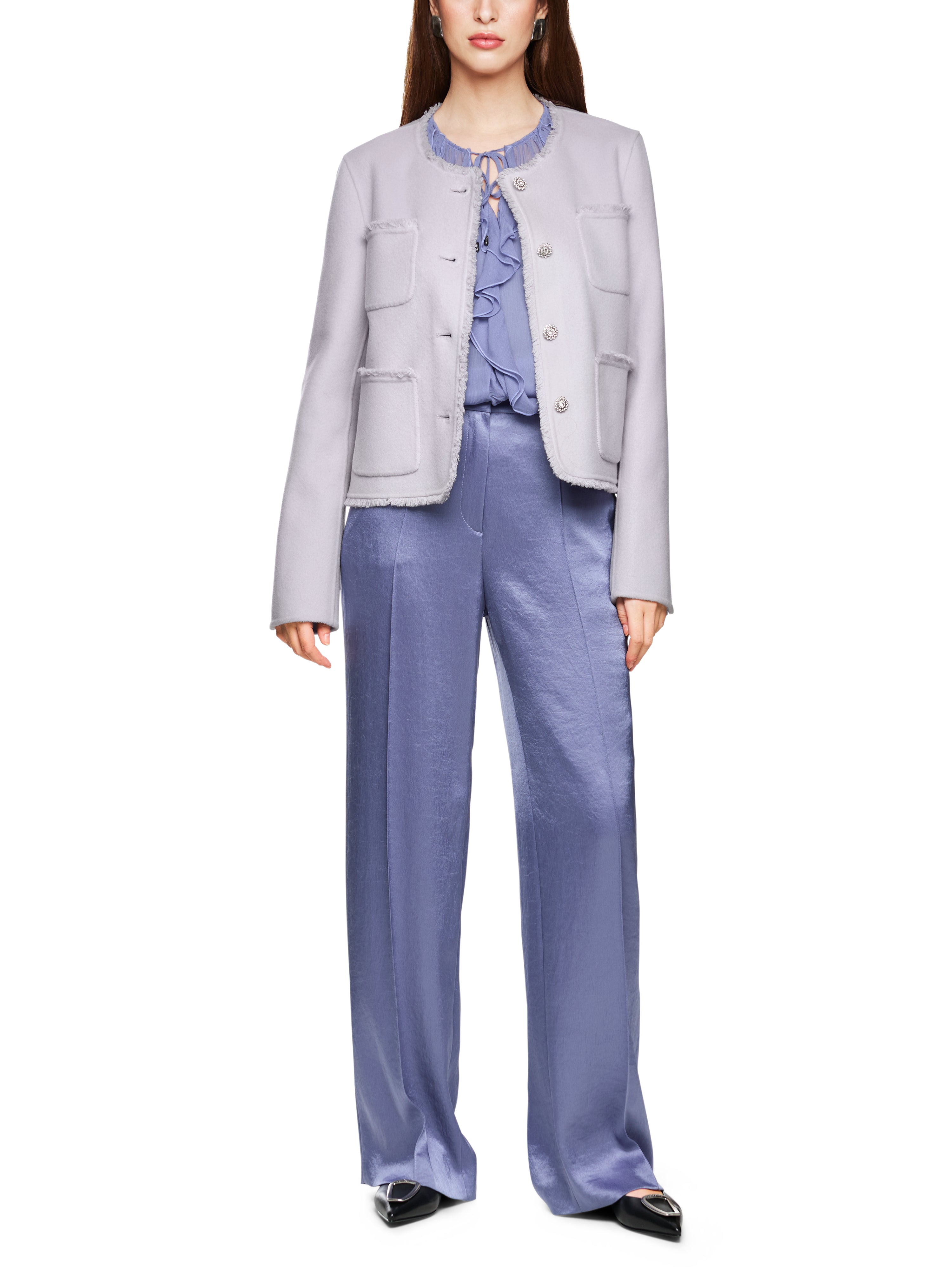 ז'קט בגזרה קצרה וצווארון עגולהרכב: 100% צמרהדוגמנית בגובה 1.79 ולובשת מידה 3 של מארק קיין