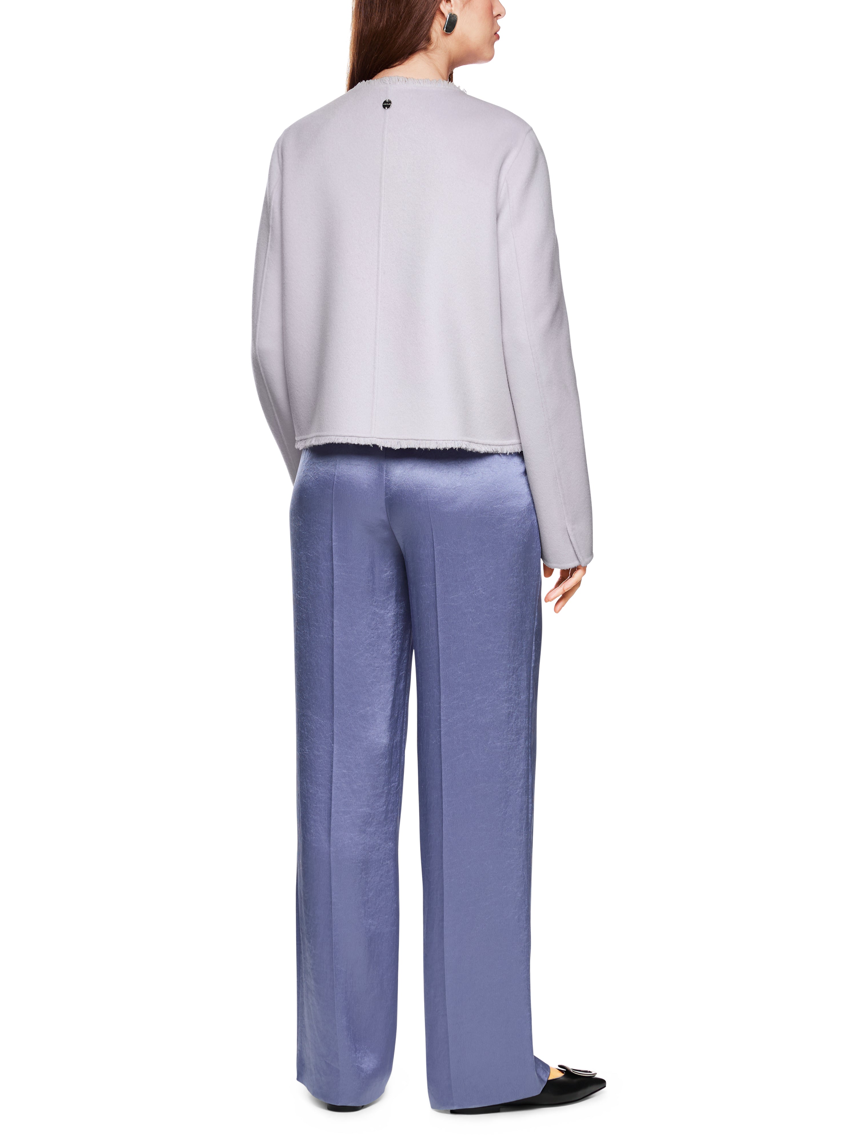 ז'קט בגזרה קצרה וצווארון עגולהרכב: 100% צמרהדוגמנית בגובה 1.79 ולובשת מידה 3 של מארק קיין