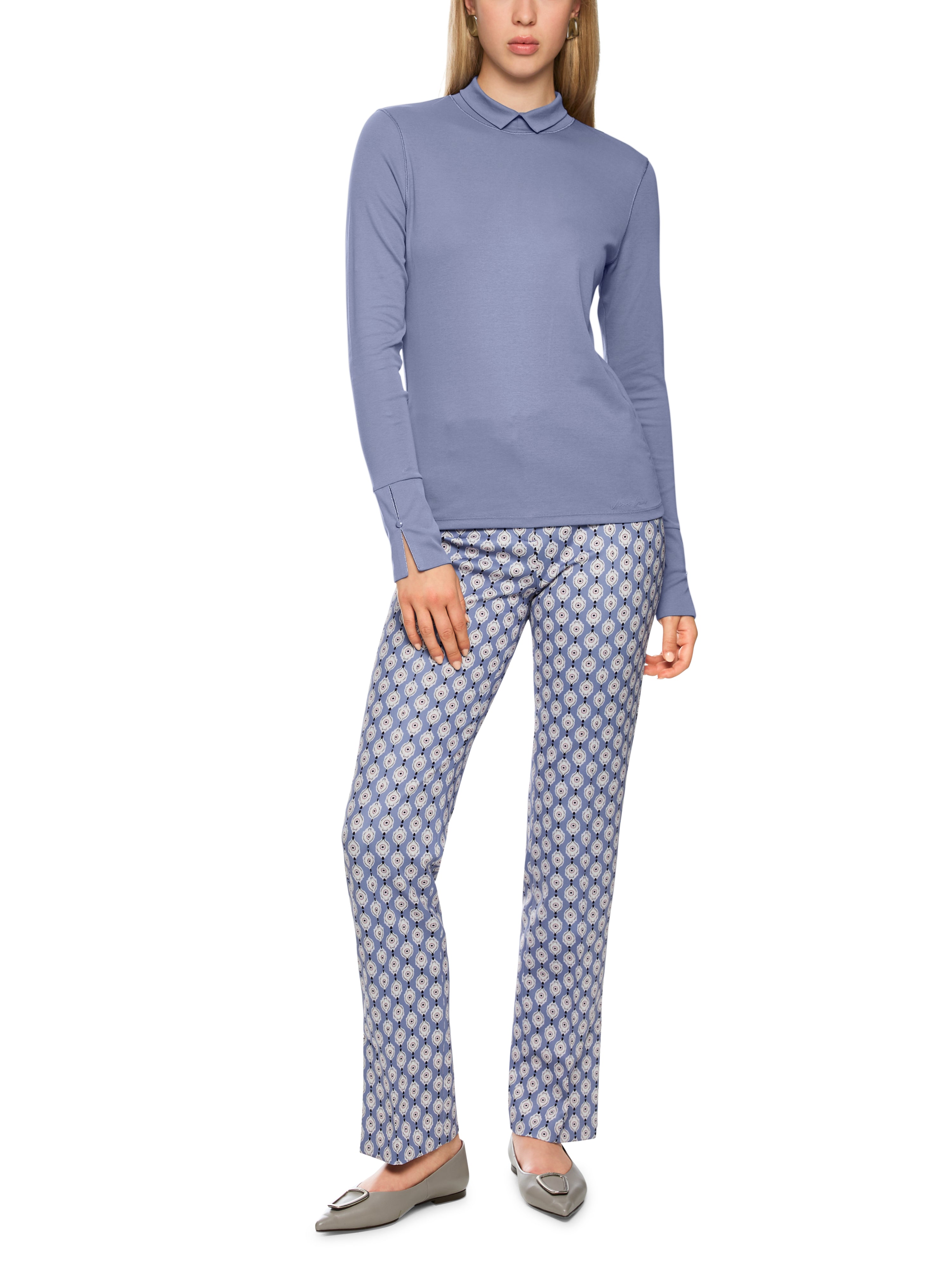 חולצת גולף בגזרה צמודה עם שרוולים ארוכיםהרכב: 95% כותנה, 5% אלסטןהדוגמנית בגובה 1.79 ולובשת מידה 3 של מארק קיין