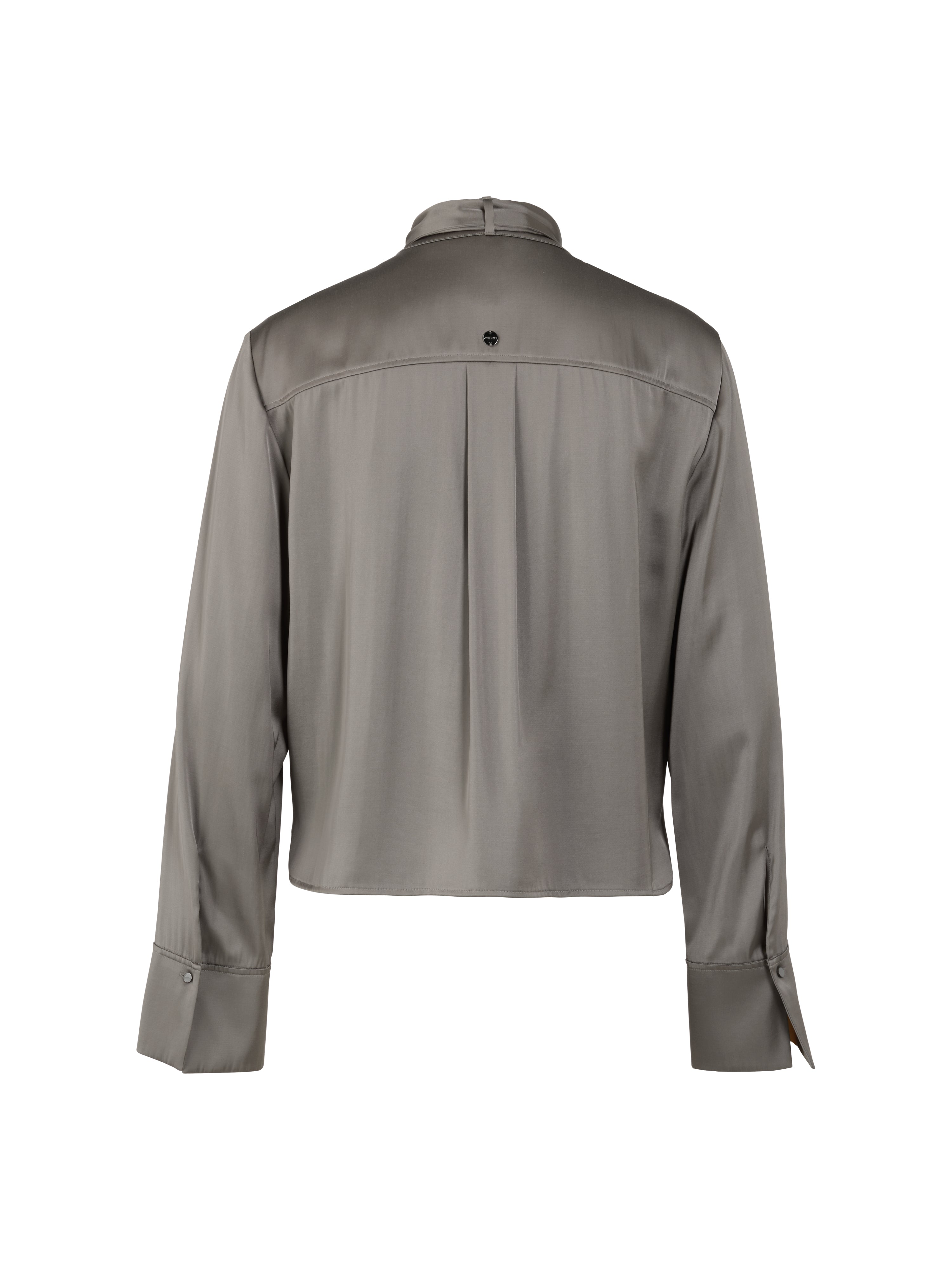 חולצה בגזרה משוחררת עם פפיון נתיק וכפתורים נסתרים, מתאימה למראה אלגנטי או יומיומיעם שרוולים באורך מלא וסיומת כפתור לסטייל מחויט ונקיהרכב בד: 53% ויסקוזה, 47% פוליאסטר