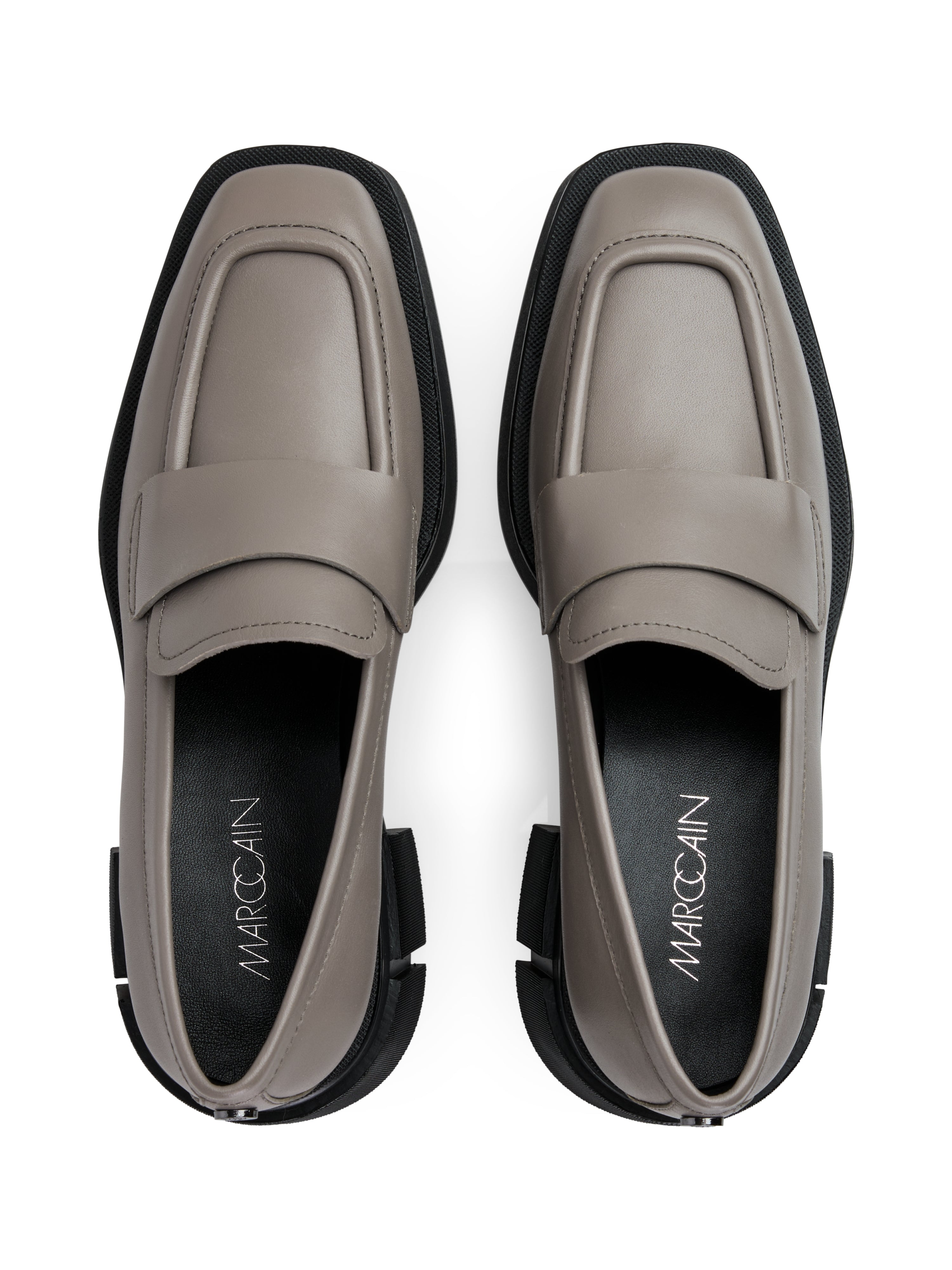 נעליים בעיצוב נמוך מעור איכותי עם סוליה עבה (פלטפורמה נמוכה) לנוחות ויציבותהרכב: 100% עור