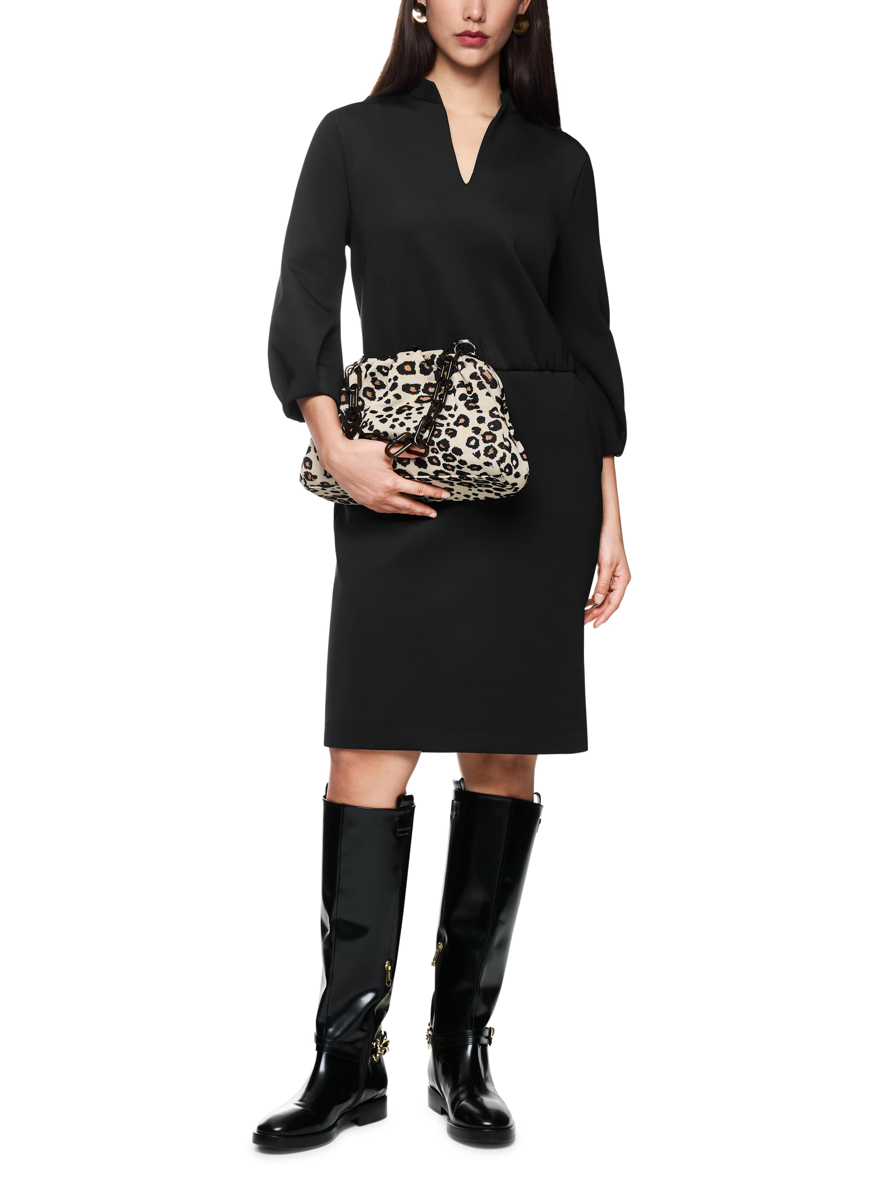 שמלת מיני גזרה צמודה עשויה מג'רזי סקובה עם שרוולי 3/4הרכב: 87% פוליאסטר, 13% אלסטןהדוגמנית בגובה 1.79 ולובשת מידה 3 של מארק קיין 