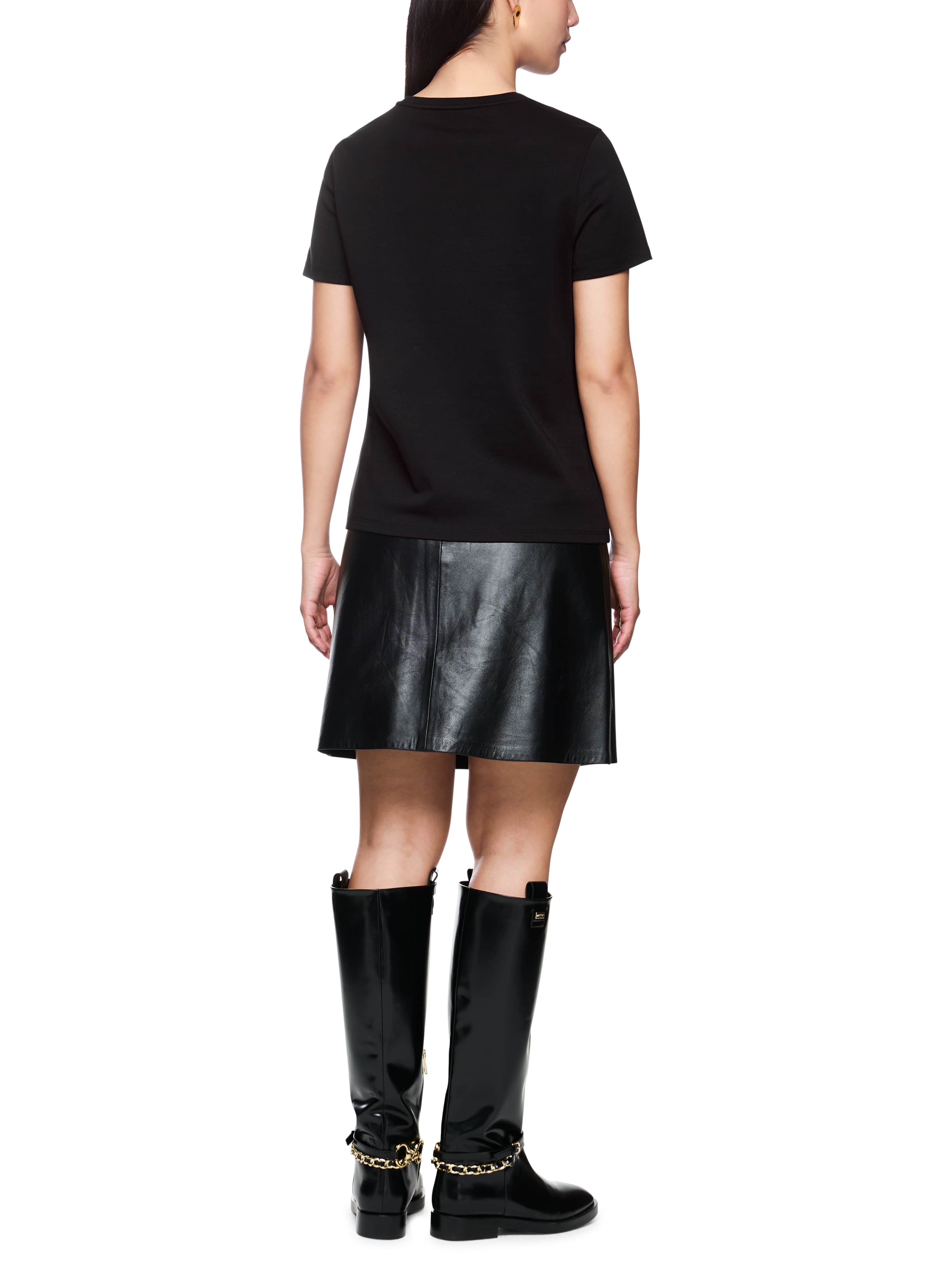 חולצת טי עשויה כותנה עם הדפסהרכב: 100% כותנההדוגמנית בגובה 1.79 ולובשת מידה 3 של מארק קיין