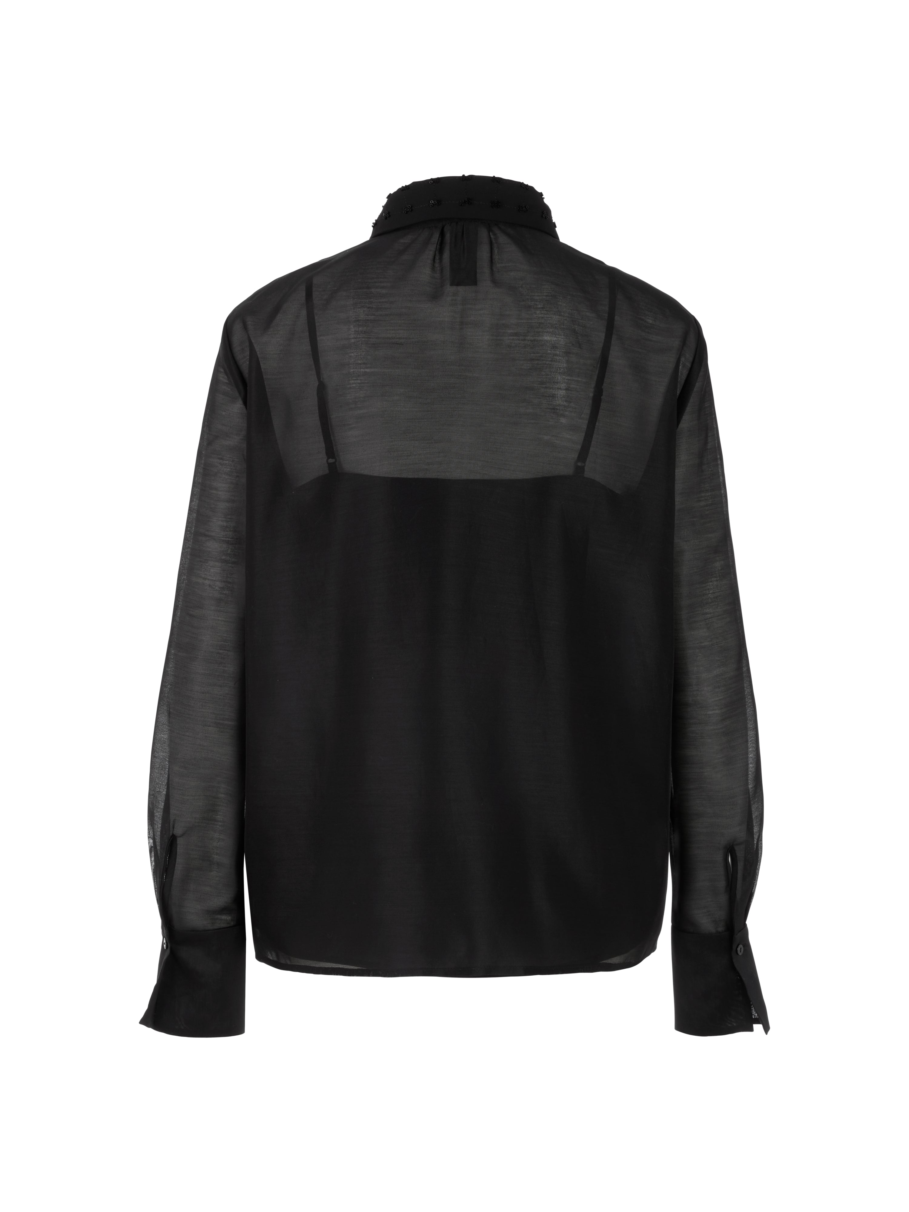 חולצת אורגנזה שקופה עם רקמה עדינה בצווארון, בגזרה רחבה עם תחתית חלקה וחלק שקוף בחלקה העליון.הרכב בד: 79% כותנה, 21% משיהדוגמנית בגובה 1.79 ולובשת מידה 3 של מארק קיין