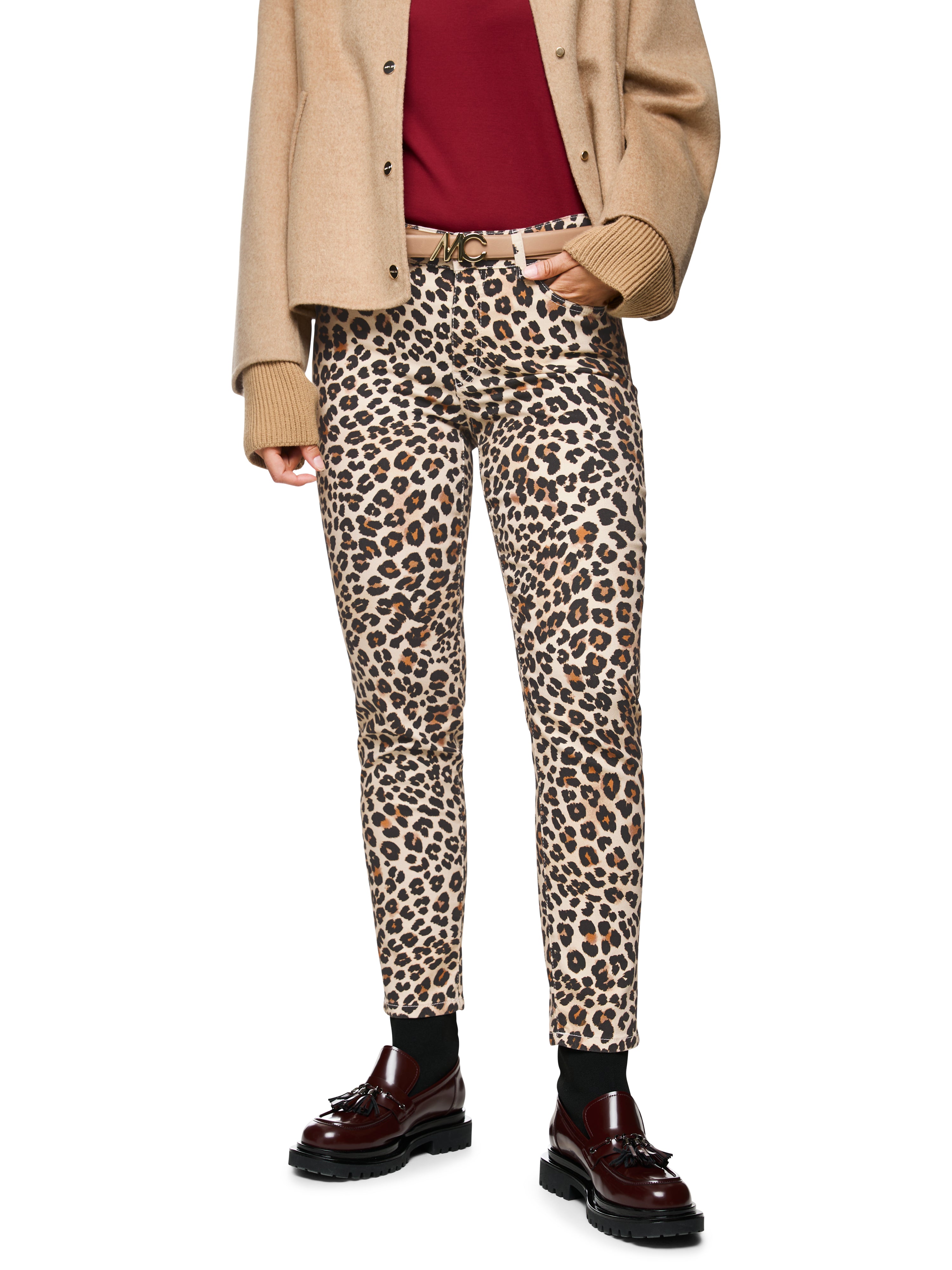 מכנסי ג'ינס בגזרה צמודה עם הדפסהרכב: 90% כותנה, 8% אלסטומולטיאסטר, 2% אלסטןהדוגמנית בגובה 1.79 ולובשת מידה 3 של מארק קיין