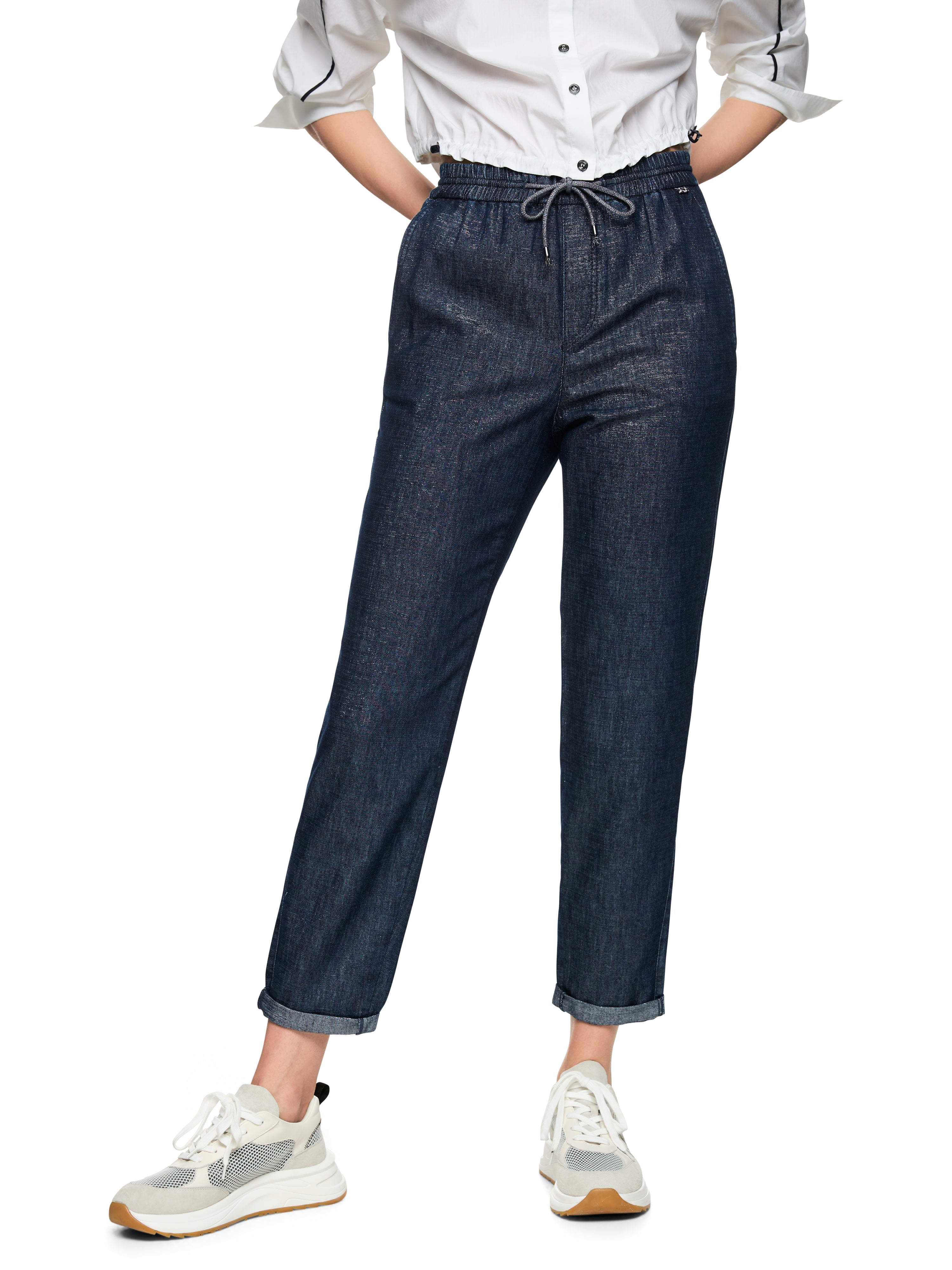 מכנסי ג'ינס בגזרה משוחררת באורך 7/8 עם קפליםהרכב: 62% כותנה, 32% ויסקוזה, 4% פוליאסטר, 2% פוליאמידהדוגמנית בגובה 1.79 ולובשת מידה 3 של מארק קיין