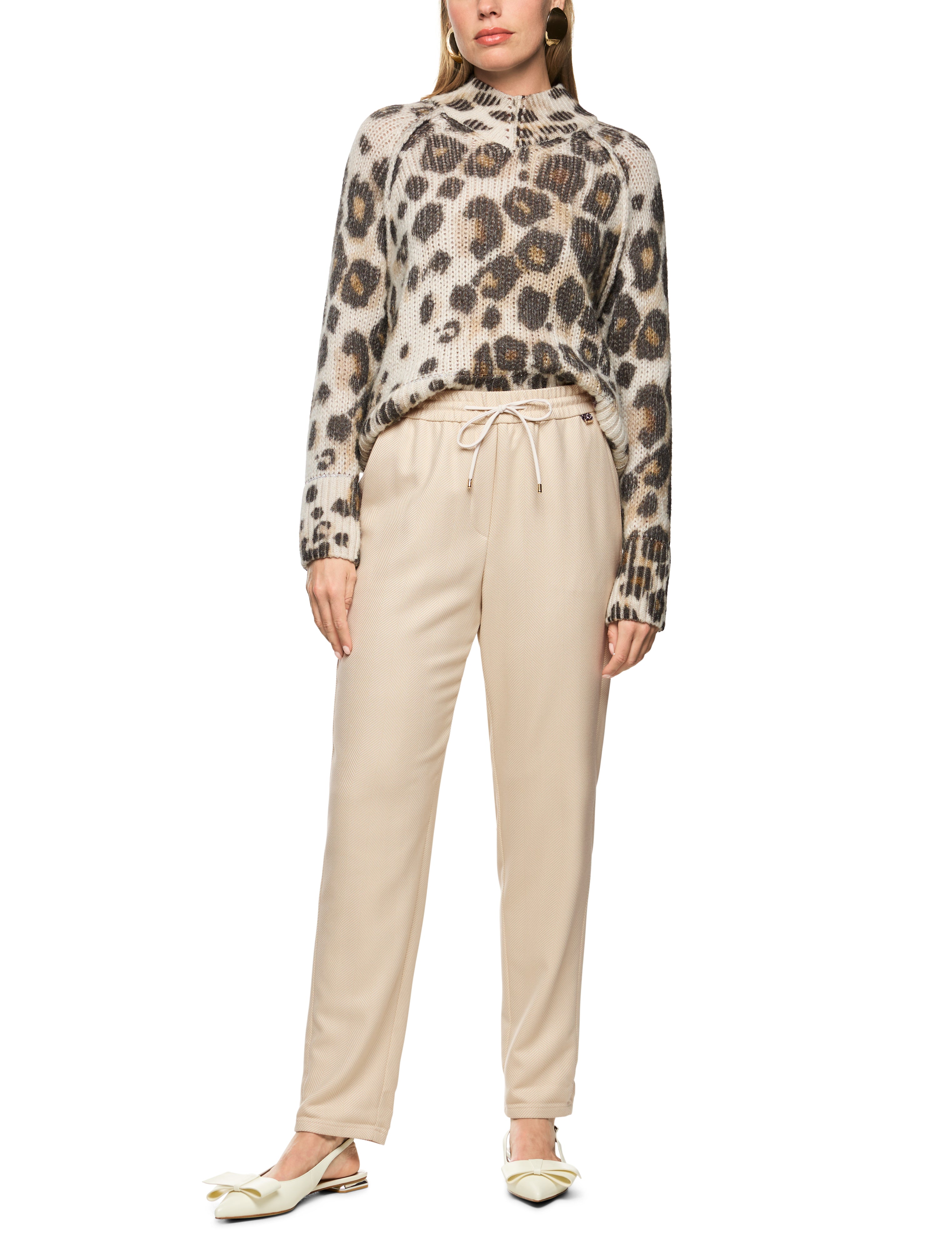 מכנסיים ספורטיביים עם גומיית מותן אלסטיתהרכב: 69% פוליאסטר, 29% ויסקוזה, 2% אלסטןהדוגמנית בגובה 1.79 ולובשת מידה 3 של מארק קיין