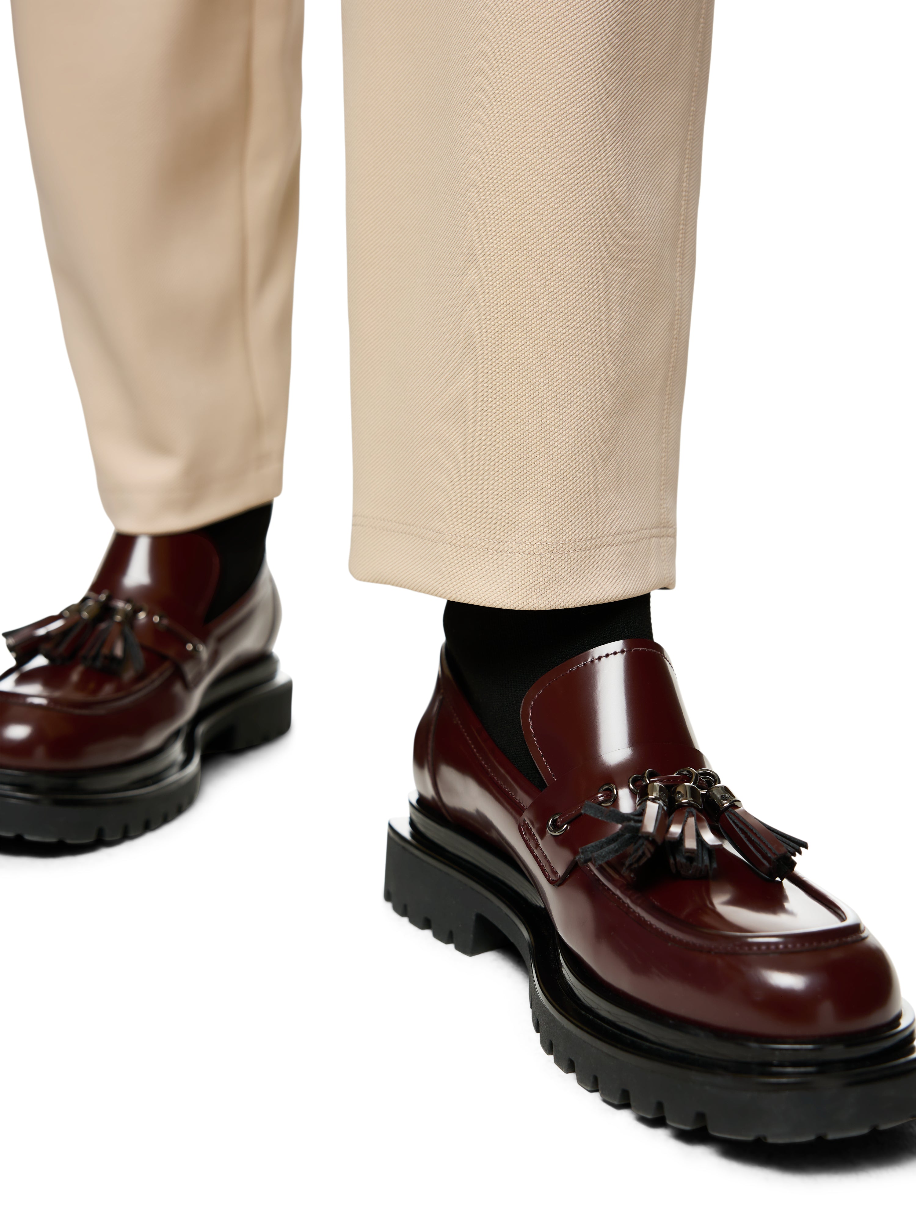 מכנסי ספורטיביים עם גומיית מותן אלסטית וקשירת שרוךהרכב: 95% פוליאמיד, 5% אלסטןהדוגמנית בגובה 1.79 ולובשת מידה 3 של מארק קיין