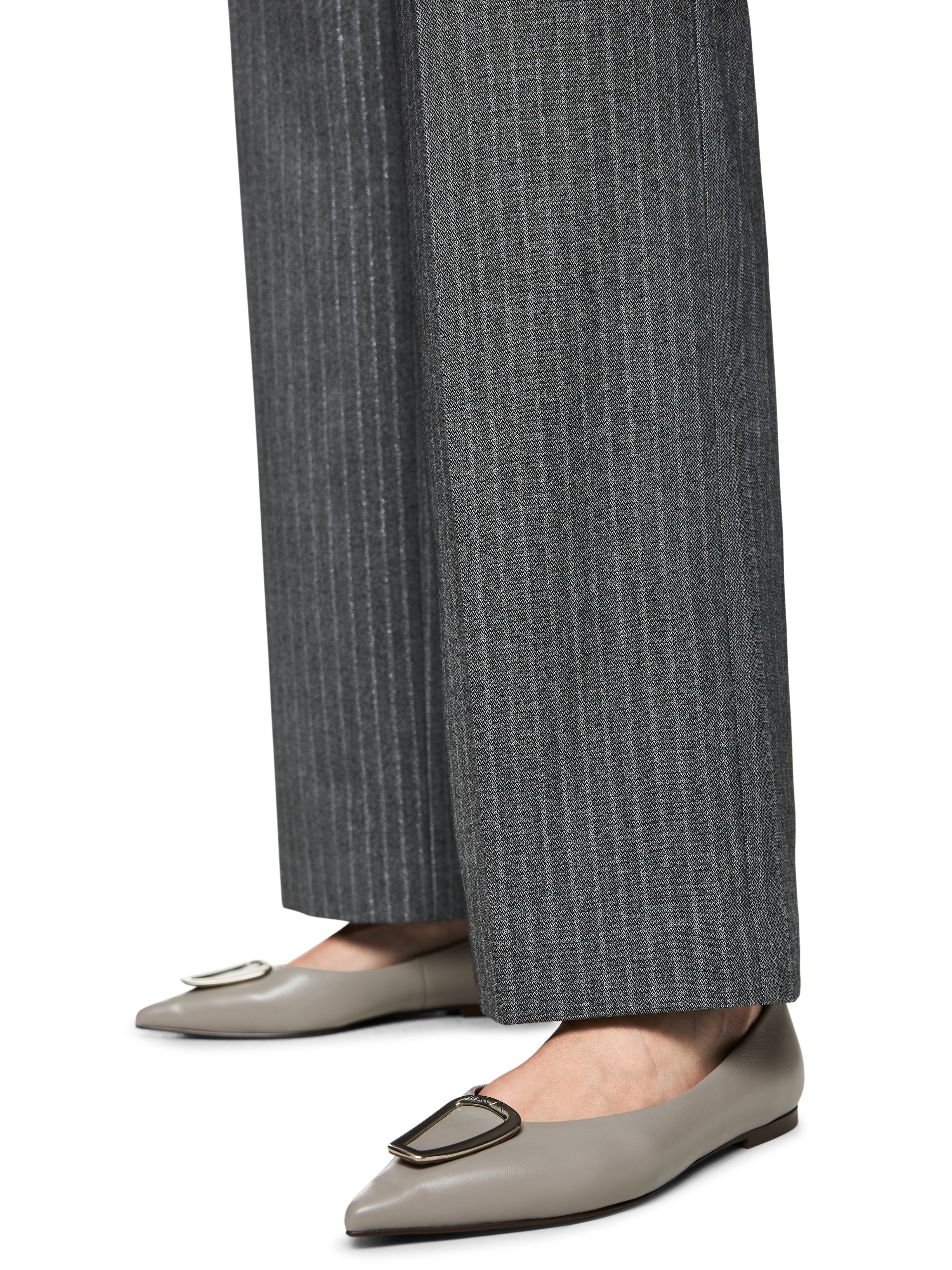 מכנסי סליפ-און רחבים עם גומיית מותן אלסטיתהרכב: 69% פוליאסטר, 29% ויסקוזה, 2% אלסטןהדוגמנית בגובה 1.79 ולובשת מידה 3 של מארק קיין