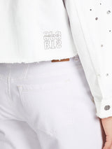 ז'קט ג'ינס "RETHINK TOGETHER" קצר בצבע אוף וייט עם אלמנט אבני חן