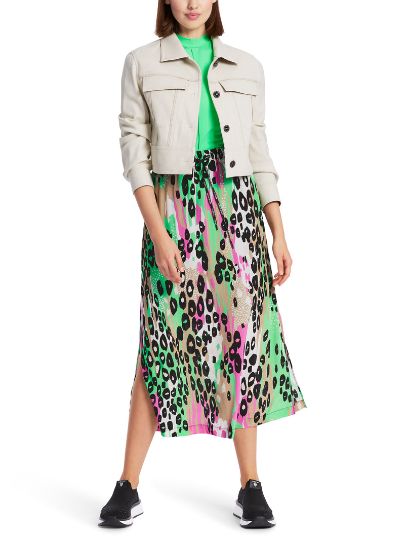 חצאית ויסקוזה "RETHINK TOGETHER" אורך מידי שליץ בצדדים בהדפס חברבורות צבעוני