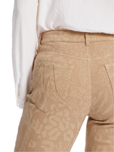 ג'ינס "RETHINK TOGETHER" דגם SILEA בגזרת סלים פיט עם הדפס עדין של חברבורות ועלים