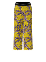 מכנסי לאונג' דגם WELBY רגל רחבה אורך עצם בהדפס בננות וכיתוב על רקע לילך