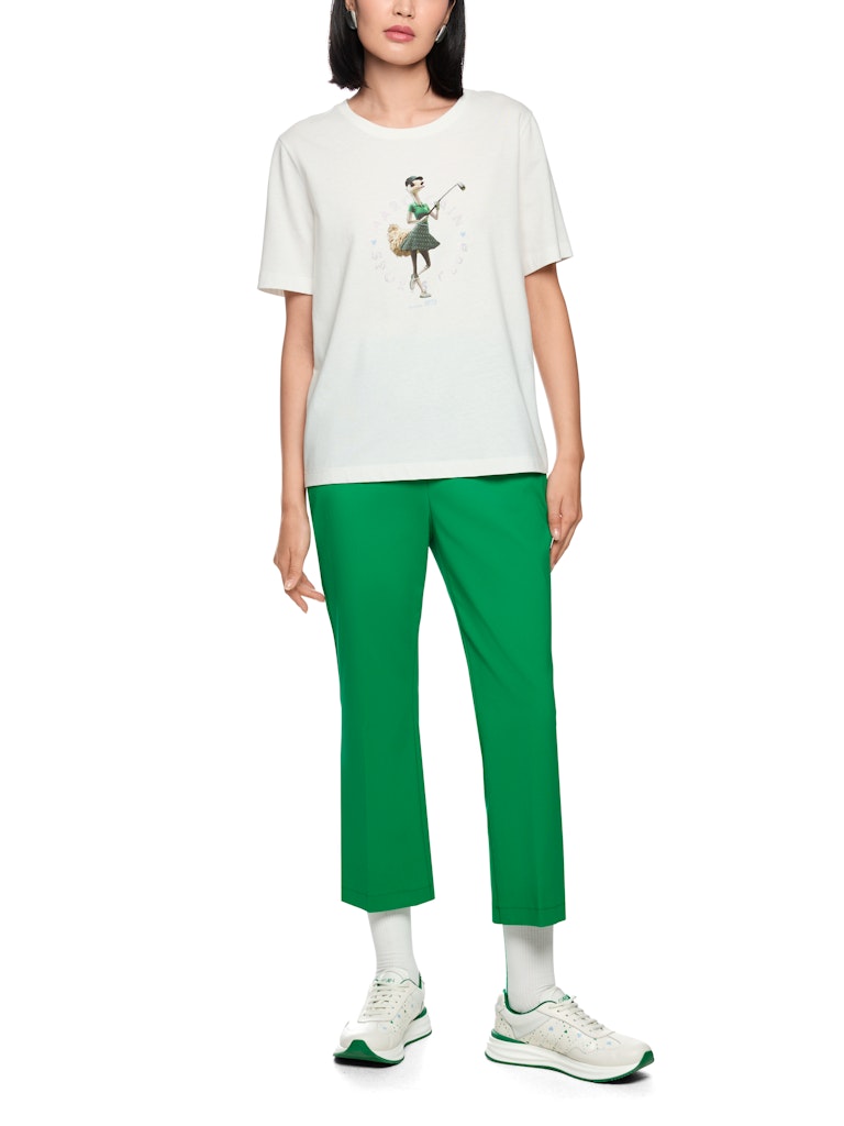 חולצת טישירט בגזרה רחבה, עשויה כותנה אורגנית רכה ונעימה במיוחד. עם שרוולים קצרים, צווארון עגול, והדפס חזיתי בשילוב אבני חן.הרכב: 100% כותנה אורגניתהדוגמנית בגובה 1.79 ולובשת מידה 3 של מארק קיין