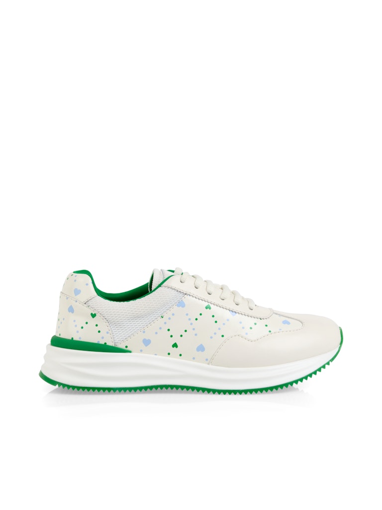 נעלי סניקרס בעיצוב ספורטיבי ואופנתי. עשויות עור עם הדפס בדוגמת לבבות קטנים, ובשילוב דיטיילס בצבע ירוק, עם סוליה אלסטית ונוחה.גובה סוליה: 3.5 ס"מהרכב: 90% עור, 10% פוליאסטר
