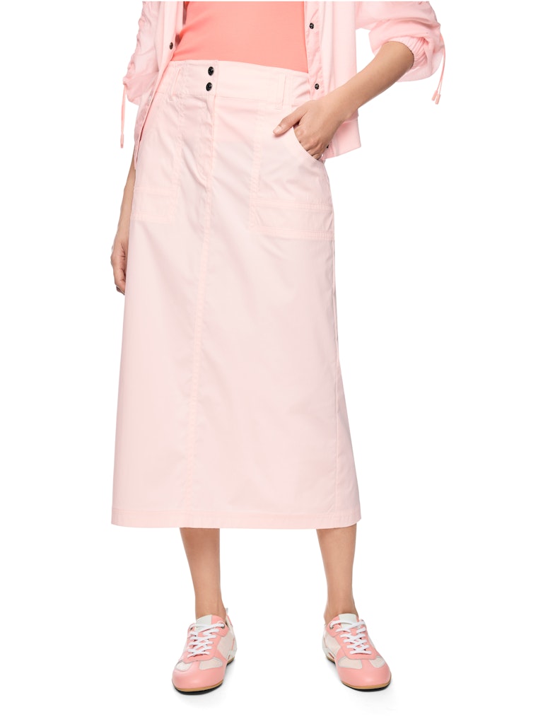 חצאית מידי בעיצוב קז'ואל מודרני, גזרה ישרה עם צללית A עדינה. עם שני כיסי צד, שסע אחורי, וסגירה באמצעות רוכסן ותיקתקים.הרכב: 63% פוליאסטר ממוחזר, 37% פוליאסטרהדוגמנית בגובה 1.79 ולובשת מידה 3 של מארק קיין