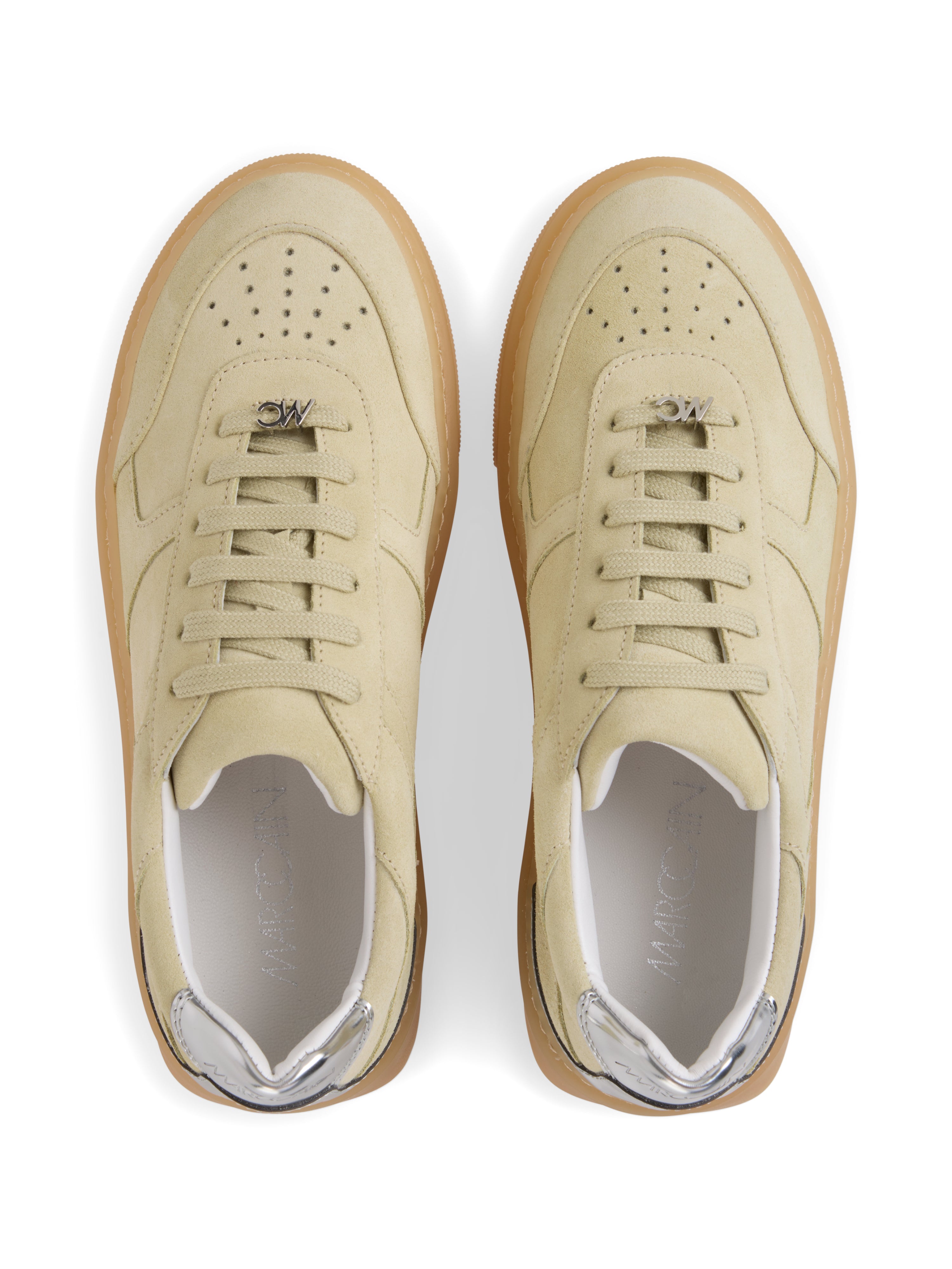 נעלי סניקרס זמש עם סוליה רחבה, בגימור קווים מנצנציםהרכב: 100% עור גובה סוליה: 35 מ"מ