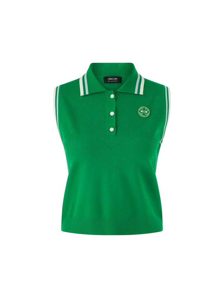 חולצה ללא שרוולים בעיצוב ספורטיבי, עשויה סריג ויסקוזה רך וקליל, עם דוגמת חורים עדינה. צווארון פולו עם שורת 3 כפתורים קצרה, וגימור פסים צבעוניים סביב הזרועות.הרכב: 78% ויסקוזה, 22% פוליאסטרהדוגמנית בגובה 1.79 ולובשת מידה 3 של מארק קיין