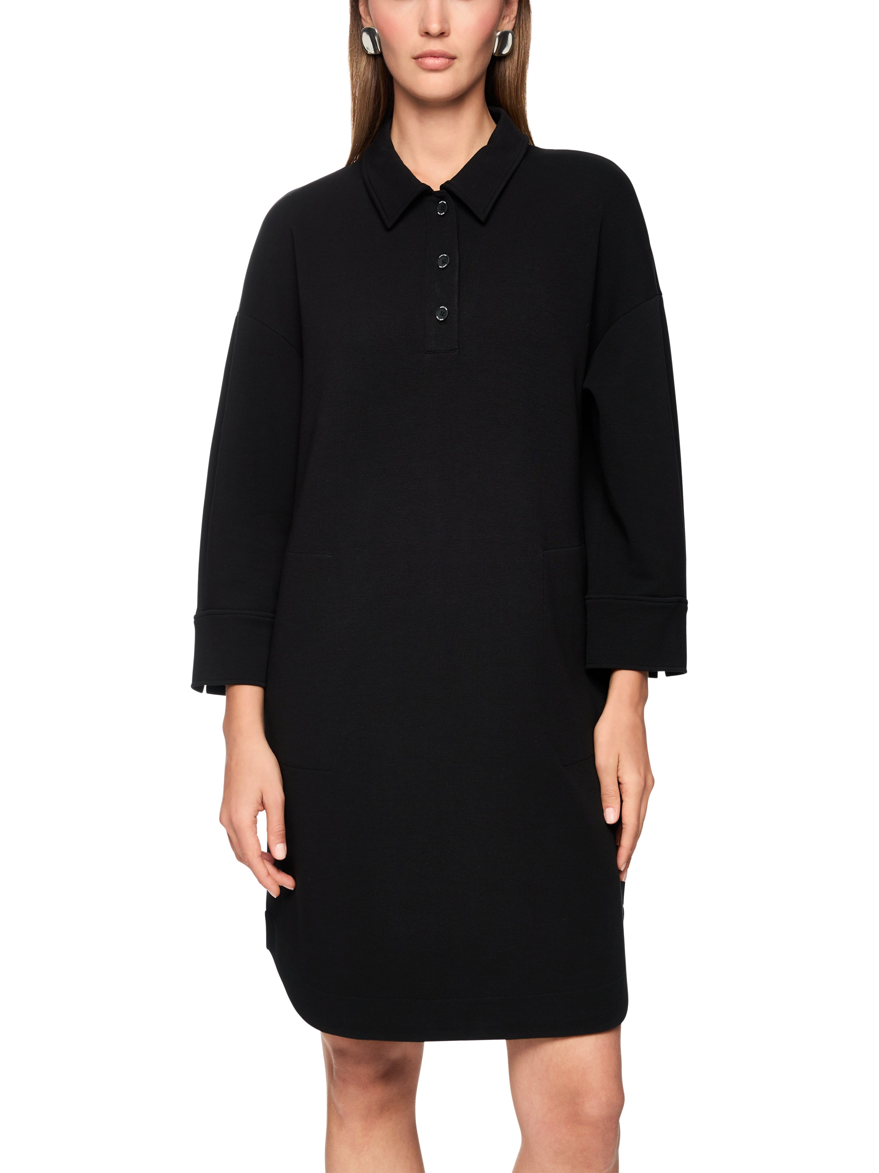 שמלת סווטשירט בעלת גזרה רחבה ומכפלת מעוגלת, עם שרוולי 3/4הרכב: 88% כותנה, 8% פוליאסטר, 4% אלסטןהדוגמנית בגובה 1.79 ולובשת מידה 3 של מארק קיין 