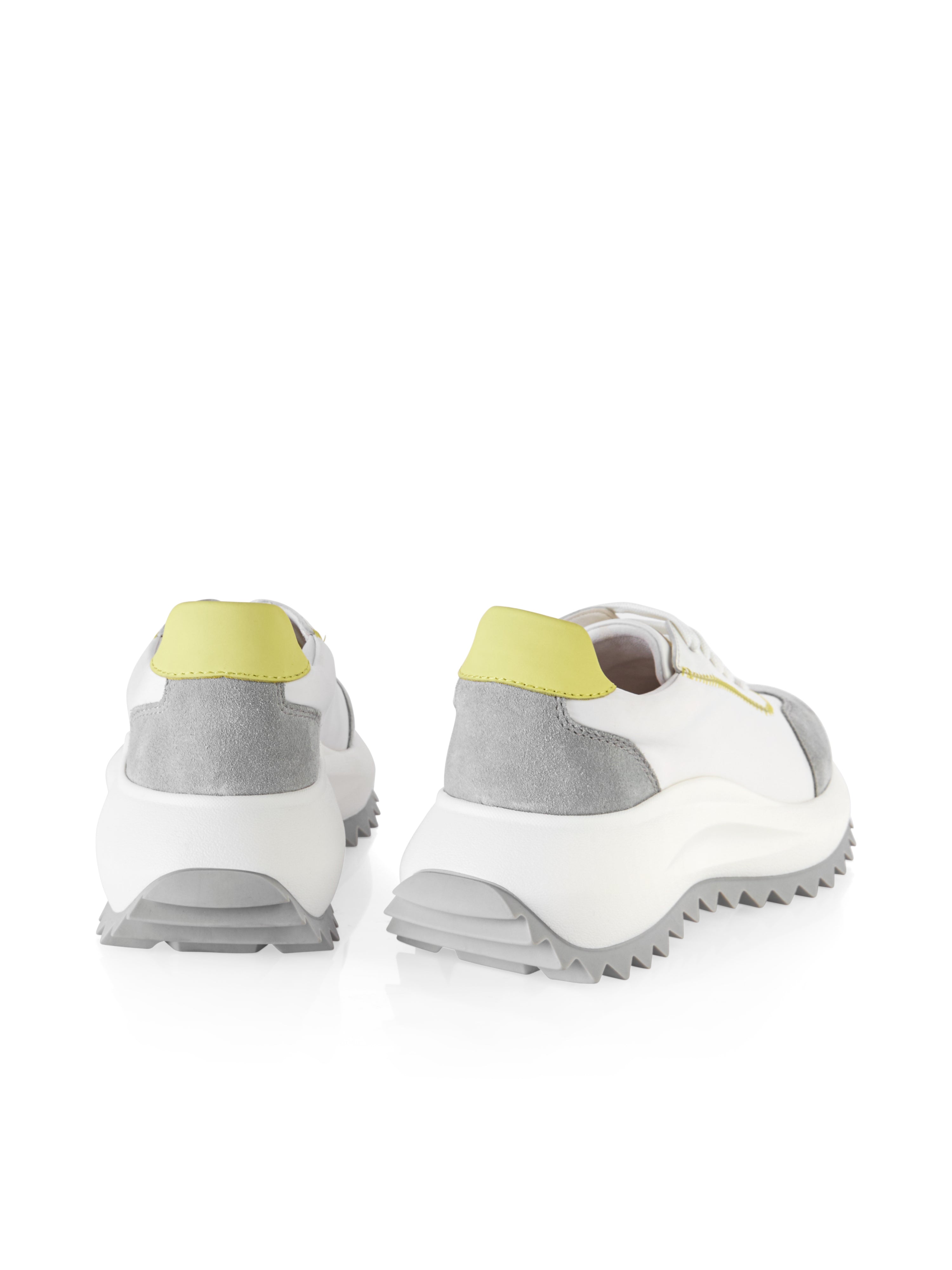 נעלי ספורט עם סוליות זיגזגהרכב: 60% עור, 40% פוליאסטרגובה העקב: 6 ס"מ